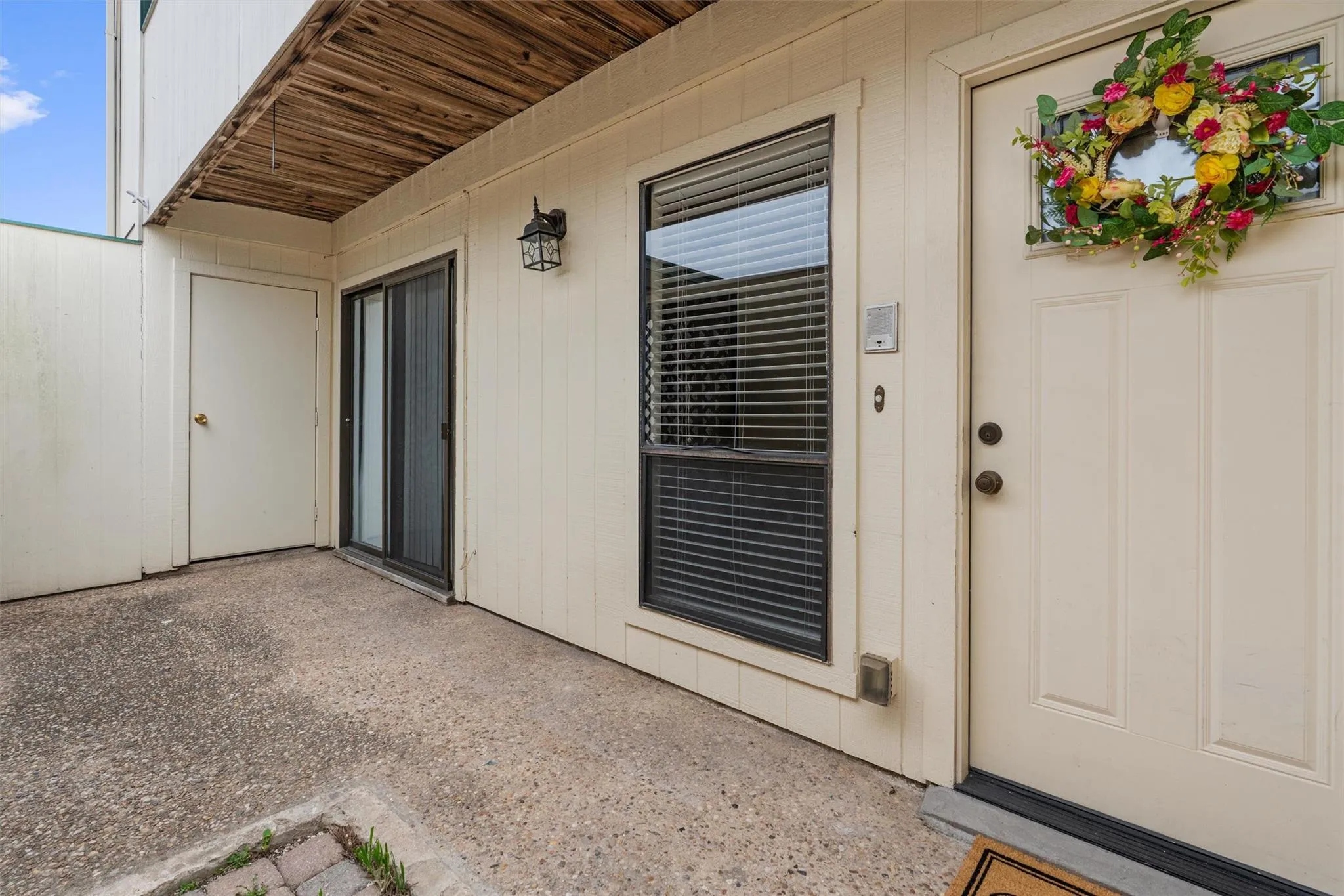 Photo 2 of 6718 SILVERMINE DR #704