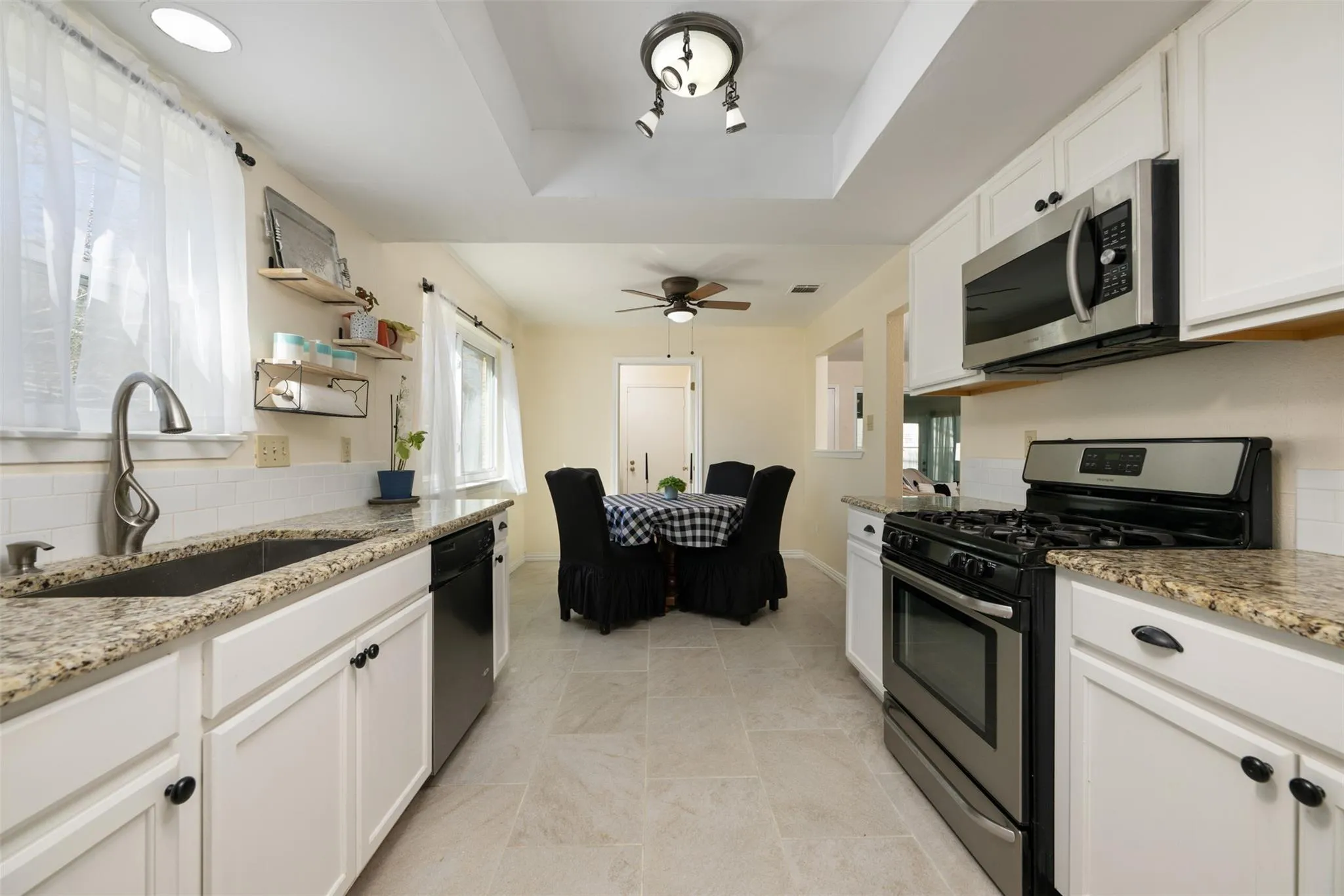 Photo 5 of 1408 DOONESBURY DR