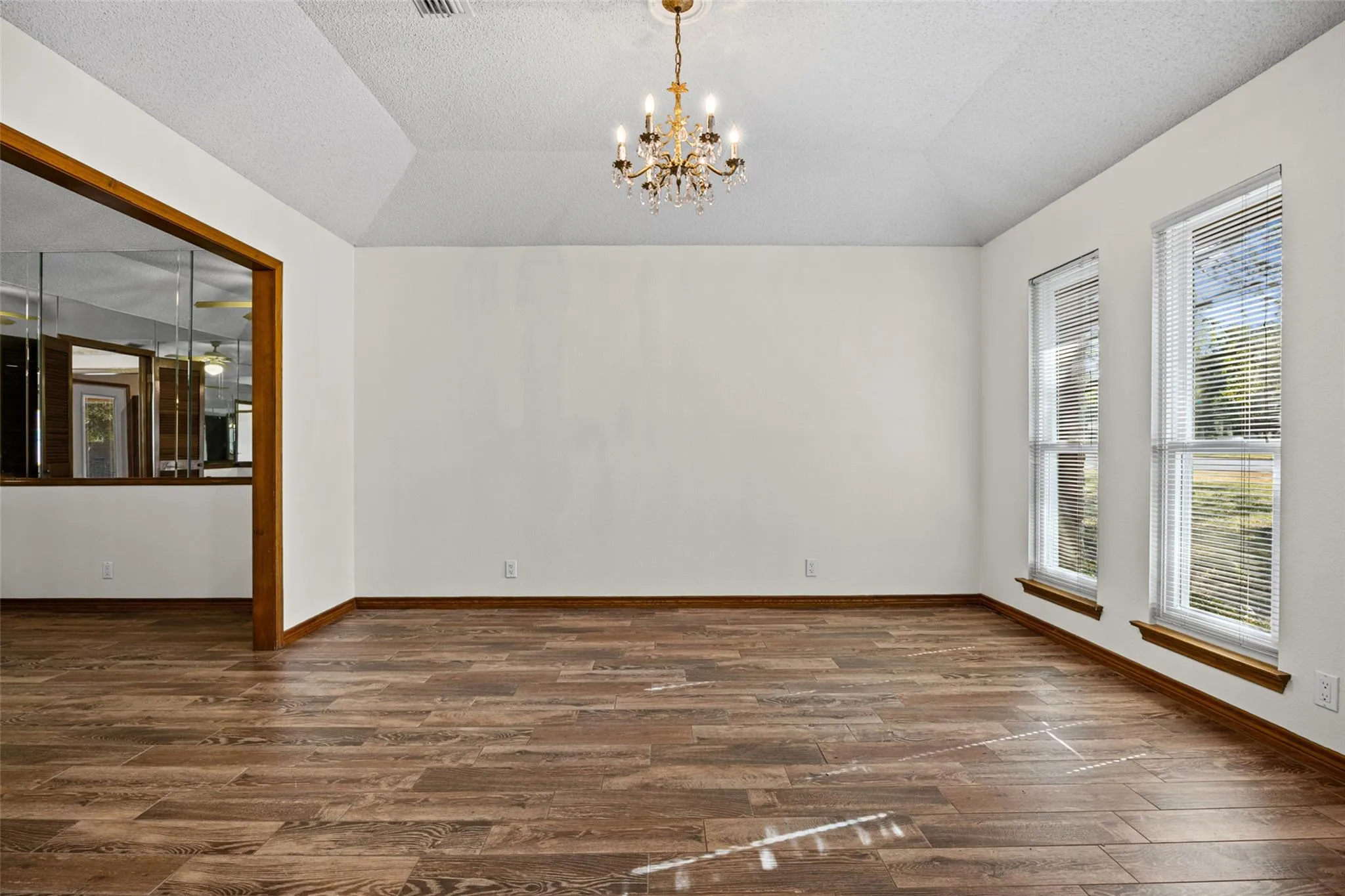 Photo 5 of 11006 BRODIE LN