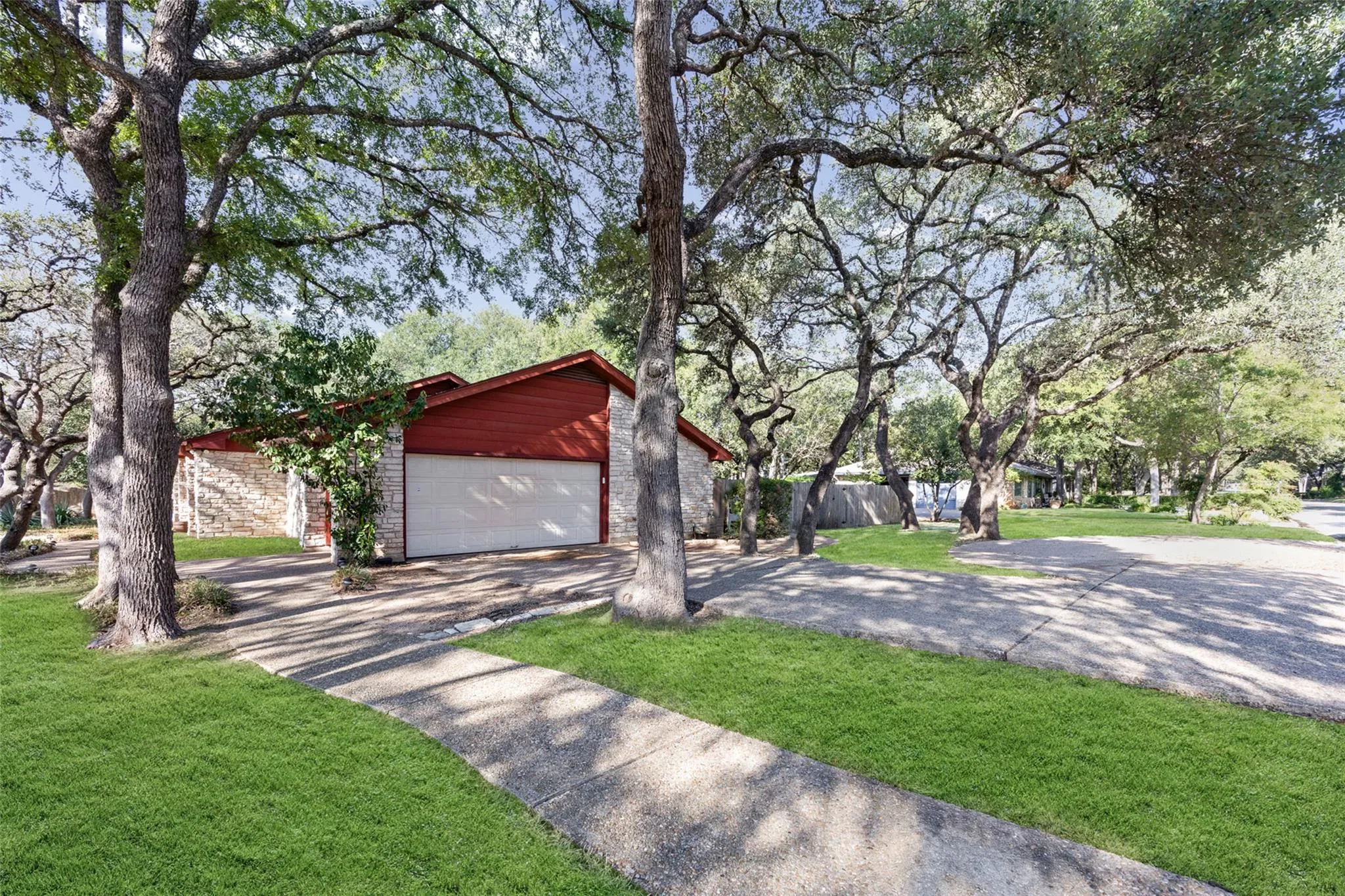 Photo 3 of 11006 BRODIE LN