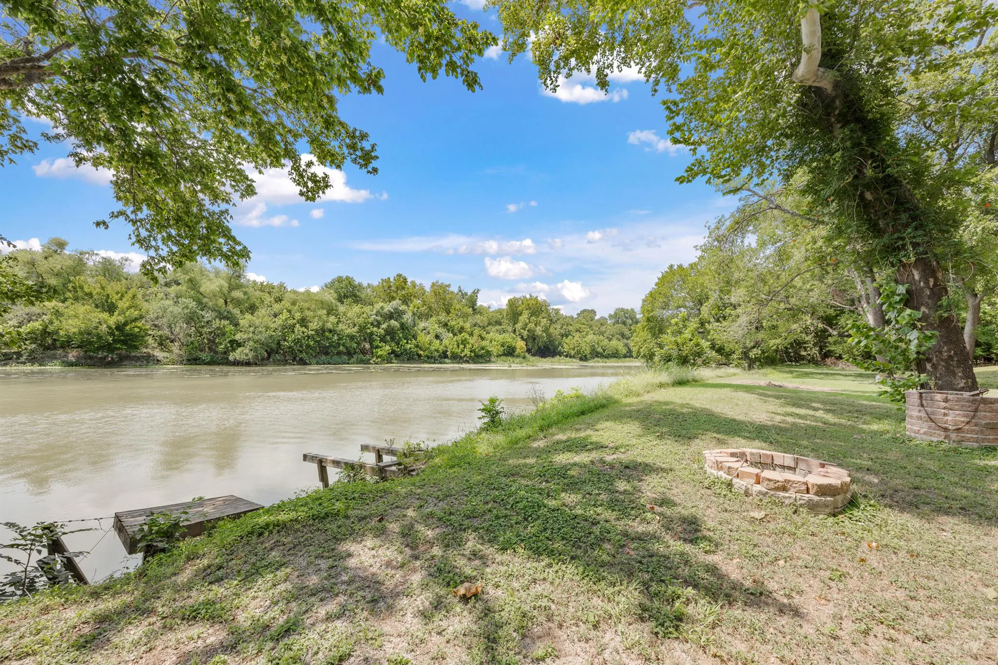 Photo 3 of 315 RIVERWOOD DR