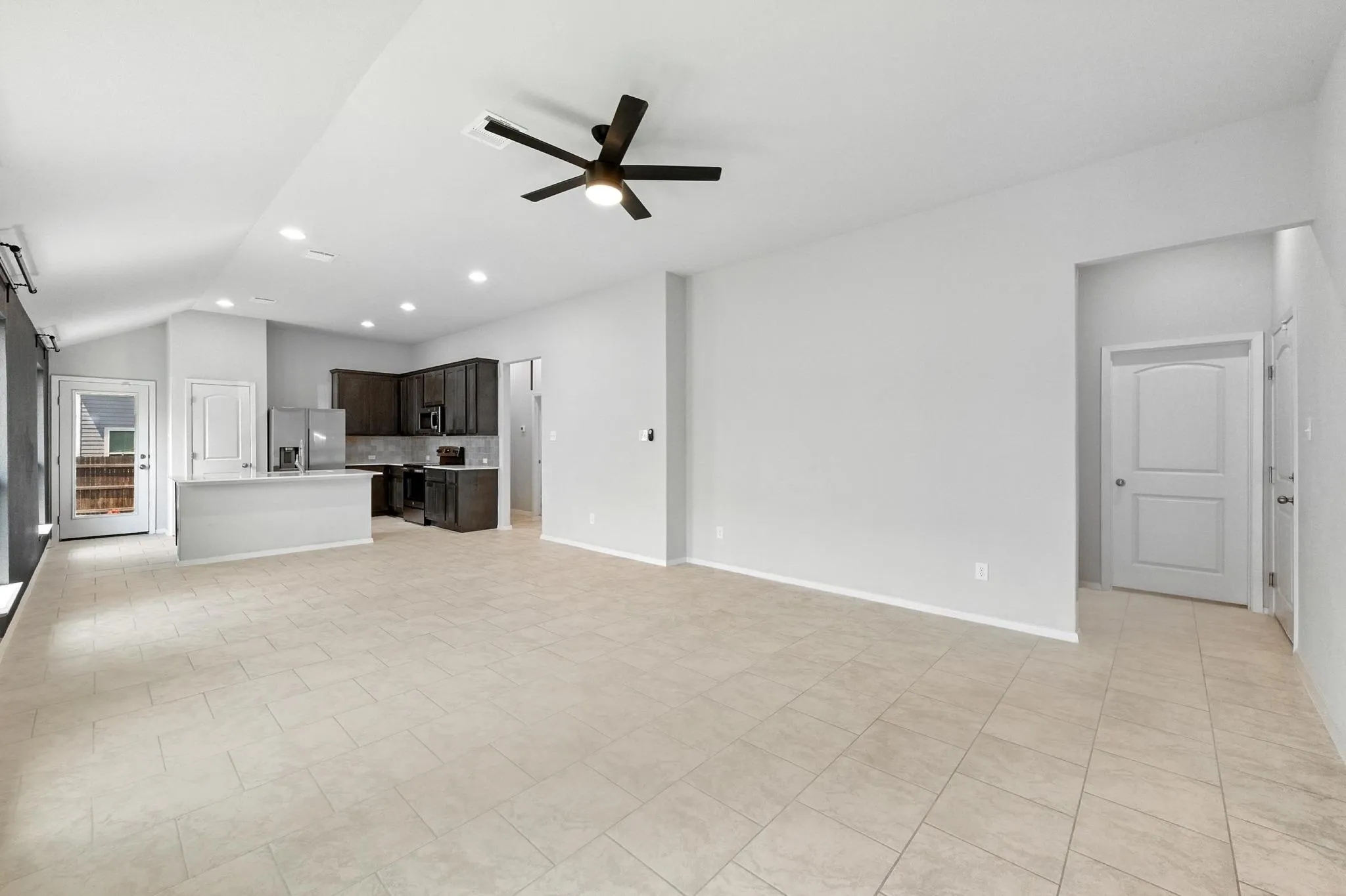 Photo 5 of 308 BLACK OPAL DR