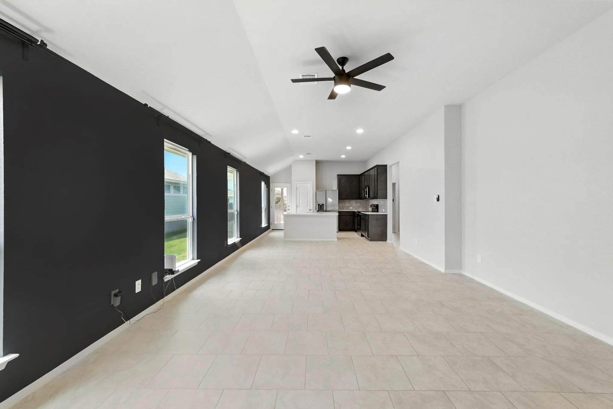 Photo 4 of 308 BLACK OPAL DR