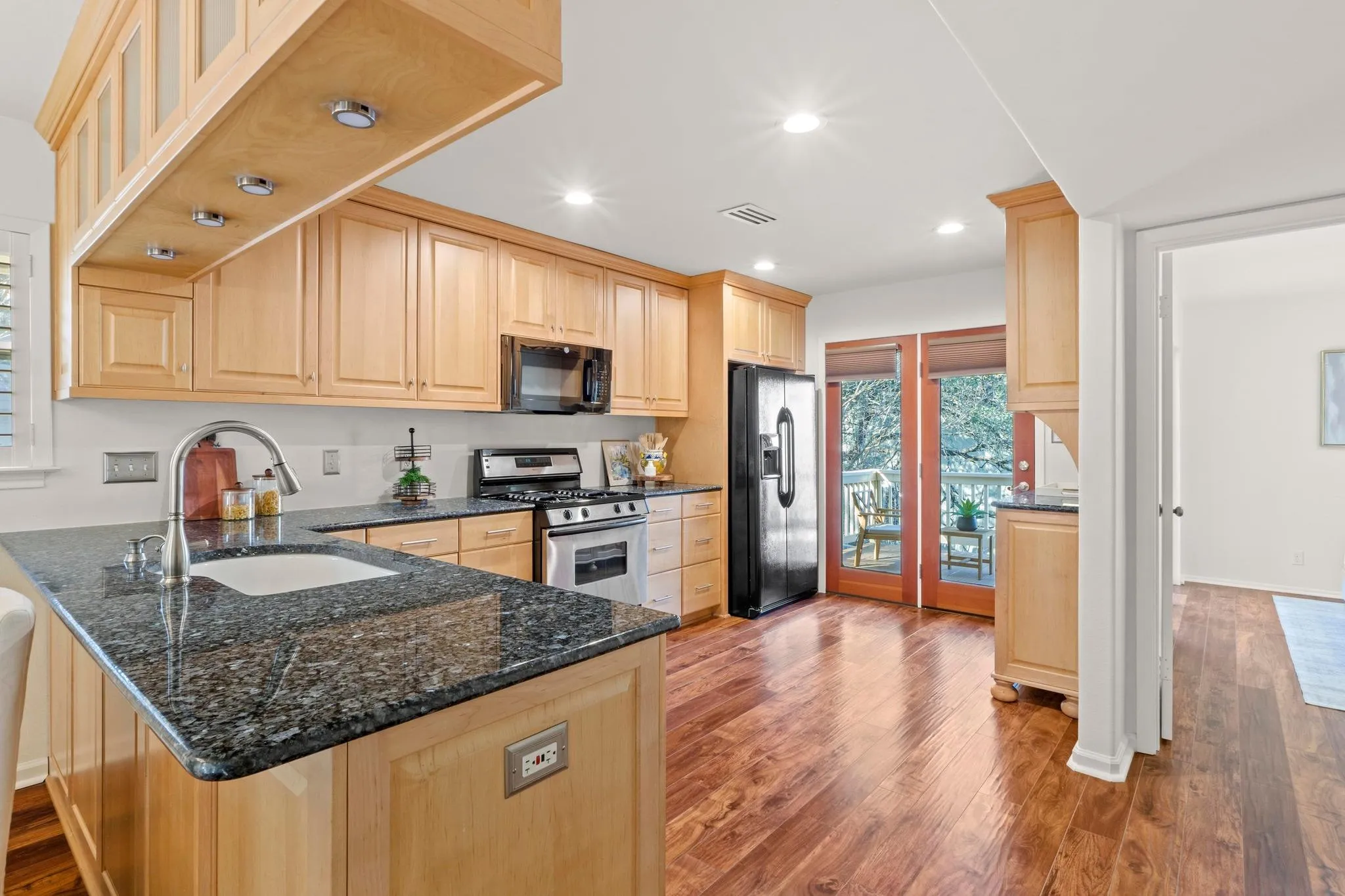 Photo 3 of 3200 MAYWOOD AVE #A