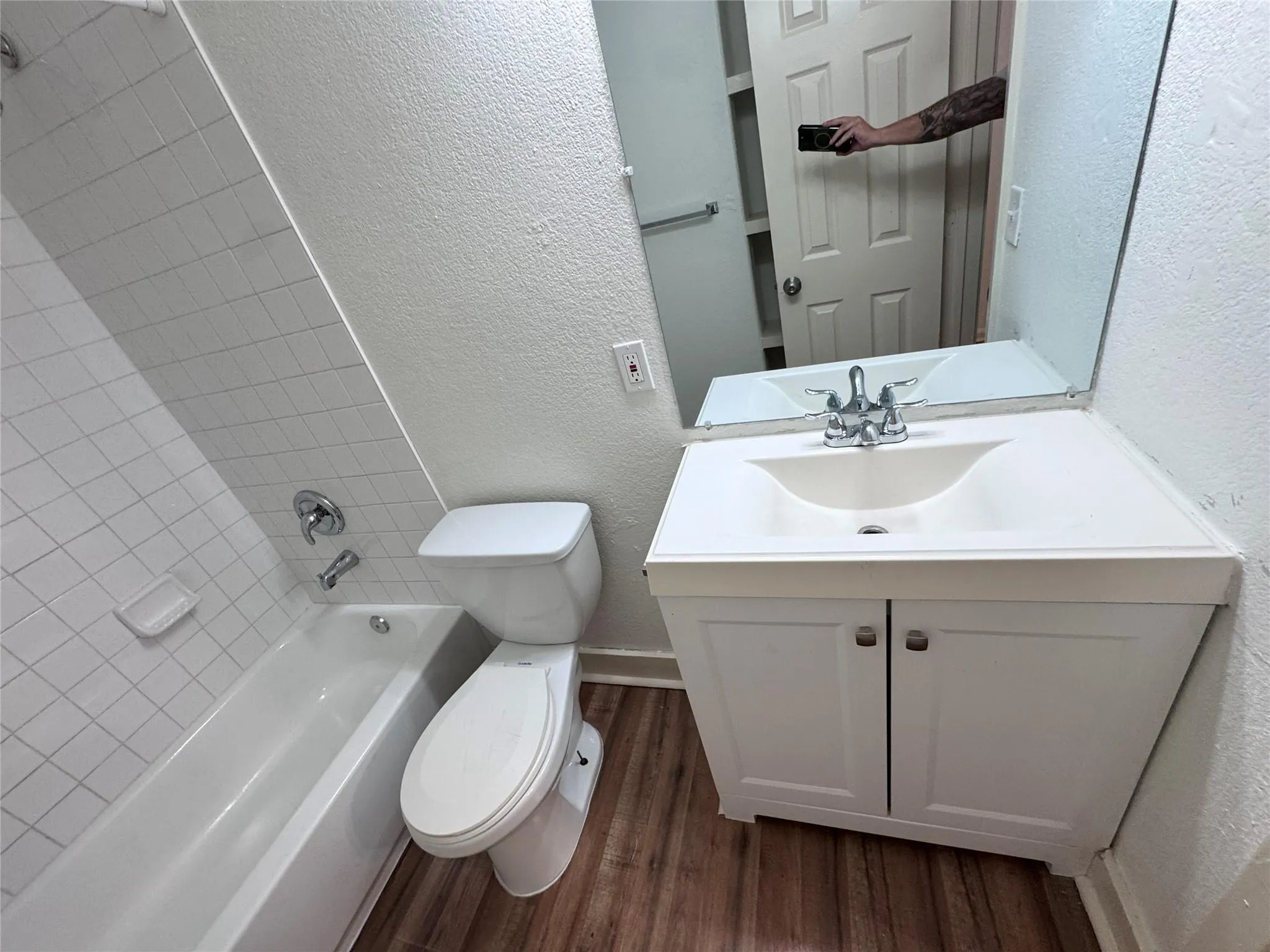 Photo 5 of 8207 SAM RAYBURN DR