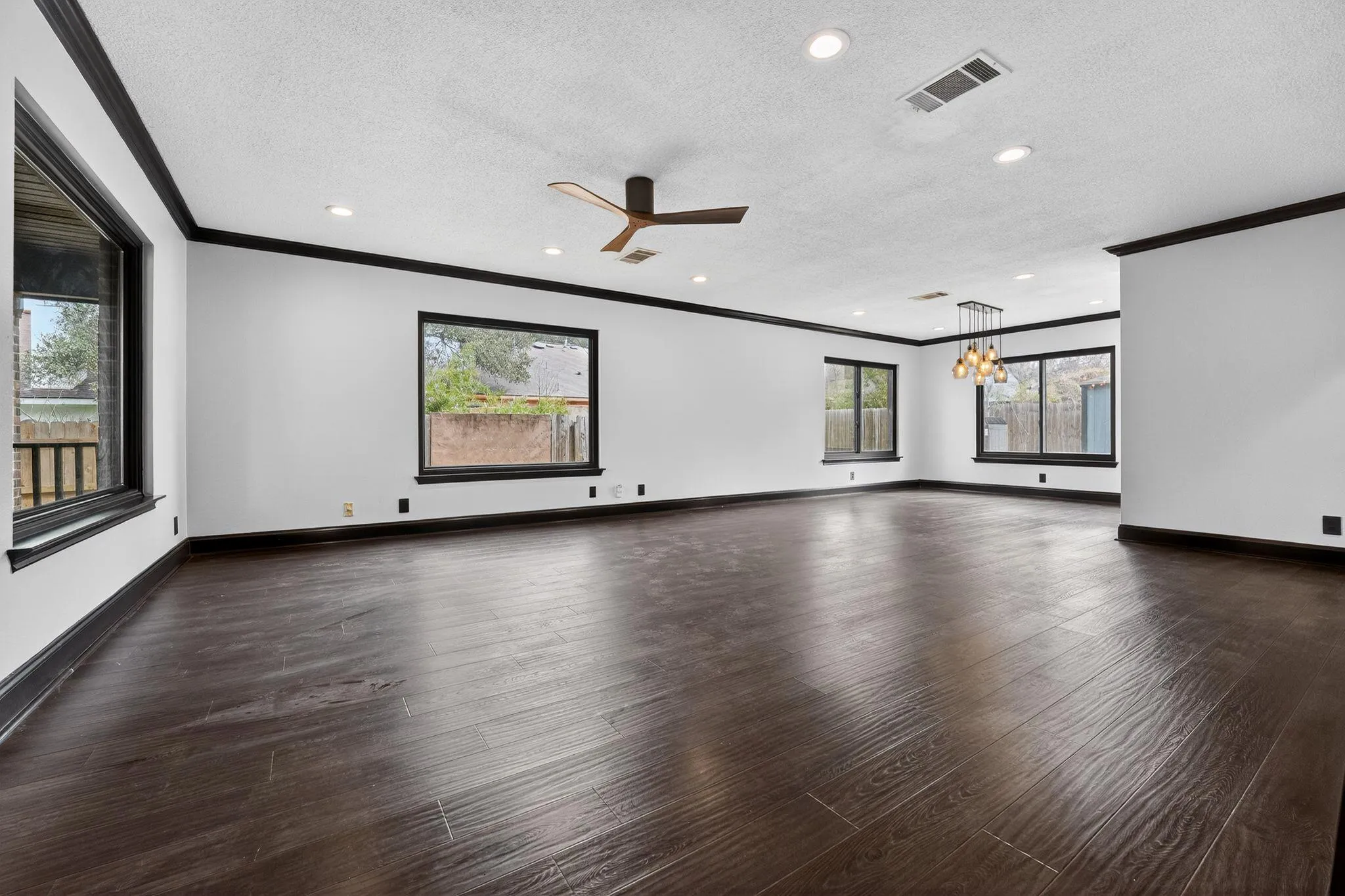 Photo 5 of 8409 NAIRN DR