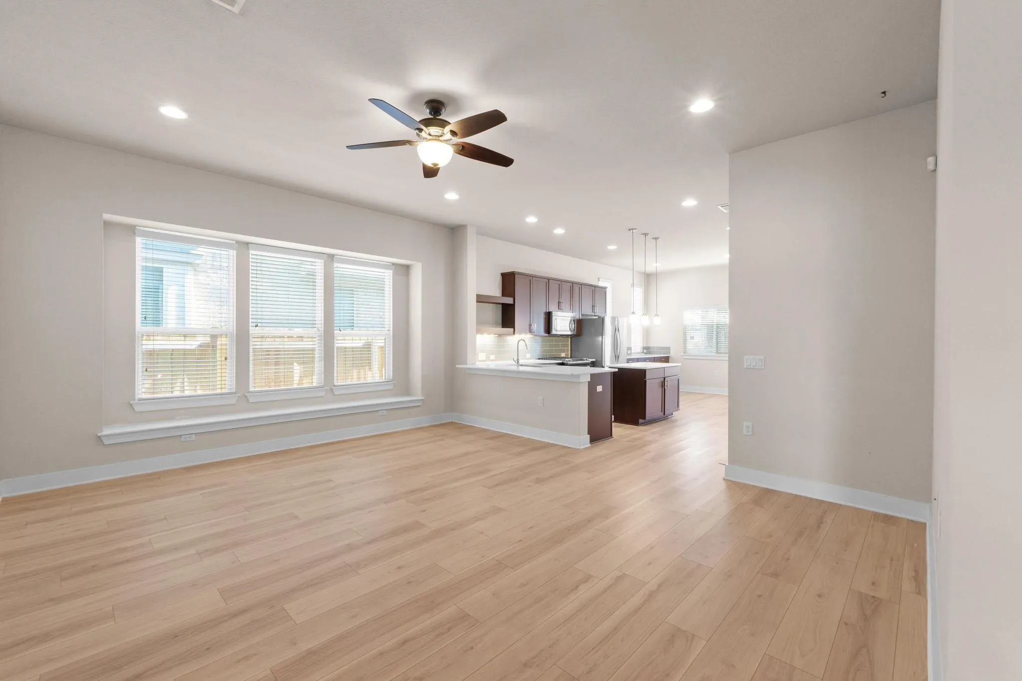 Photo 3 of 6409 ALLEYTON DR