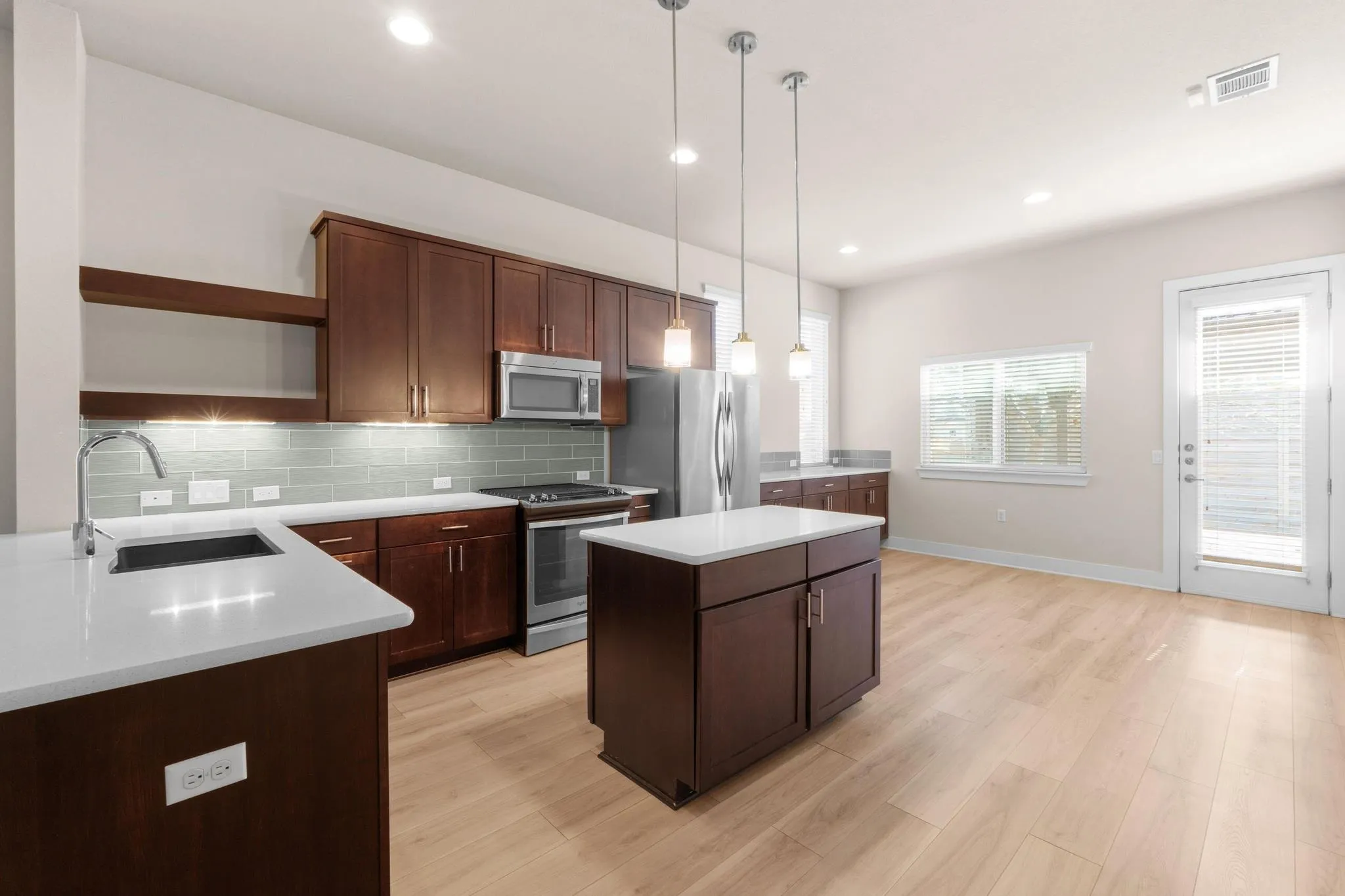 Photo 4 of 6409 ALLEYTON DR
