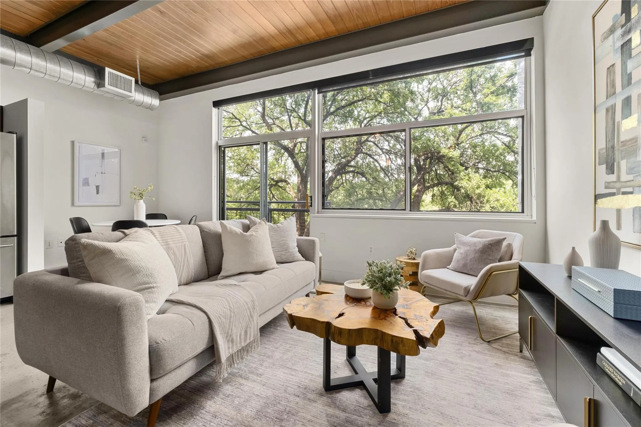 Photo 2 of 2205 N LAMAR BLVD #113