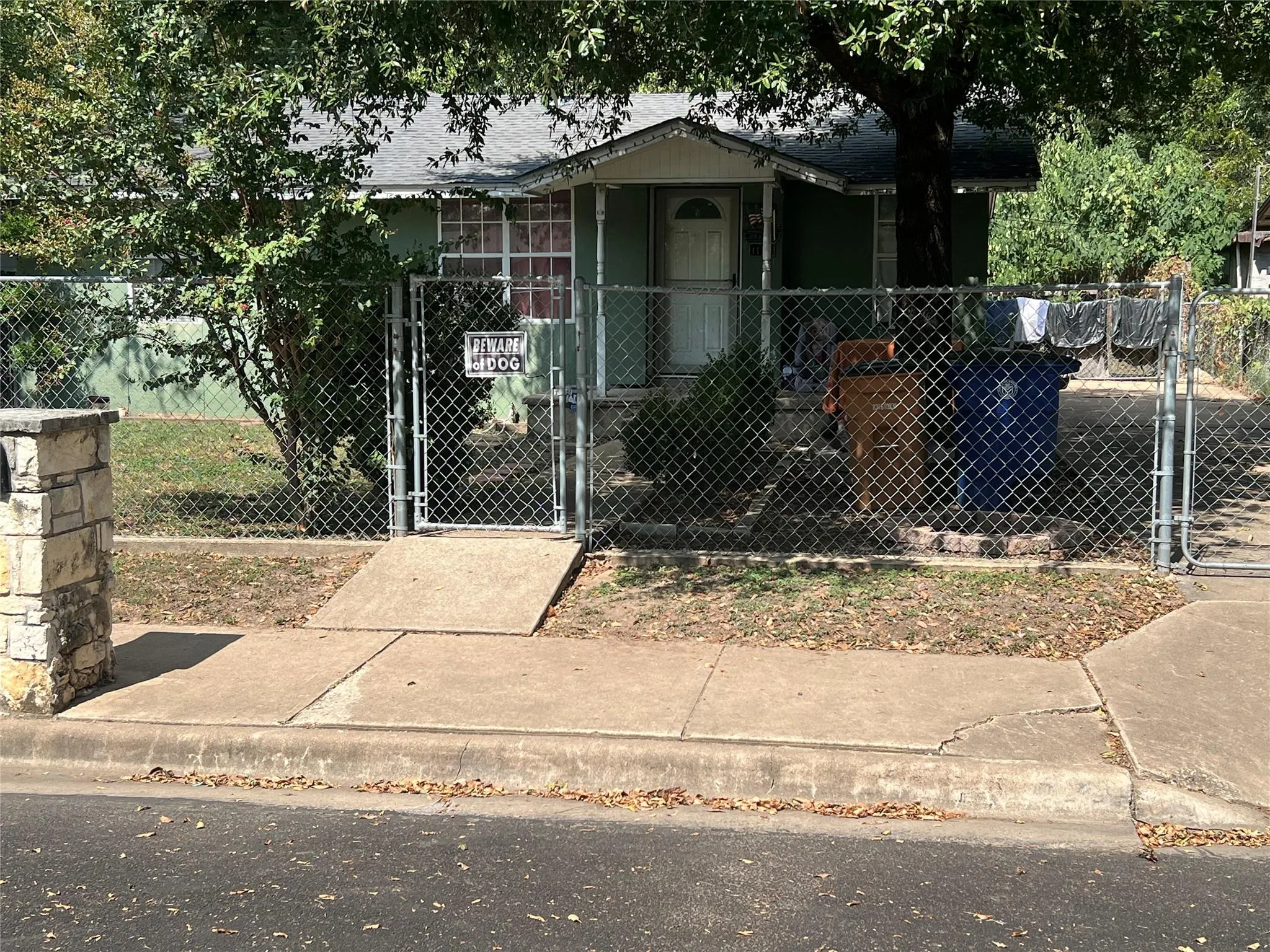 Photo 3 of 1124 SPUR ST