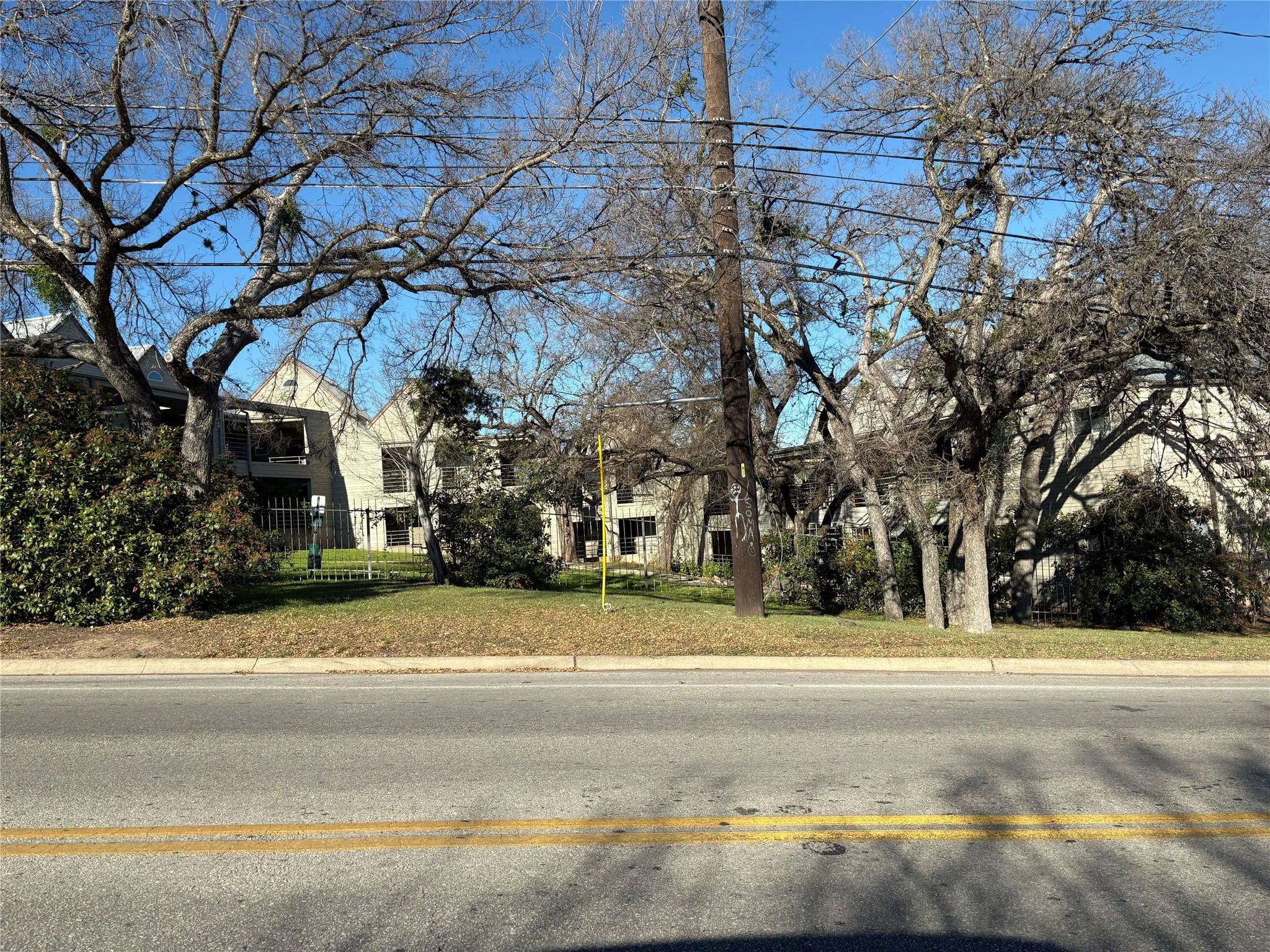 Photo 4 of 1514 PARKER LN #111