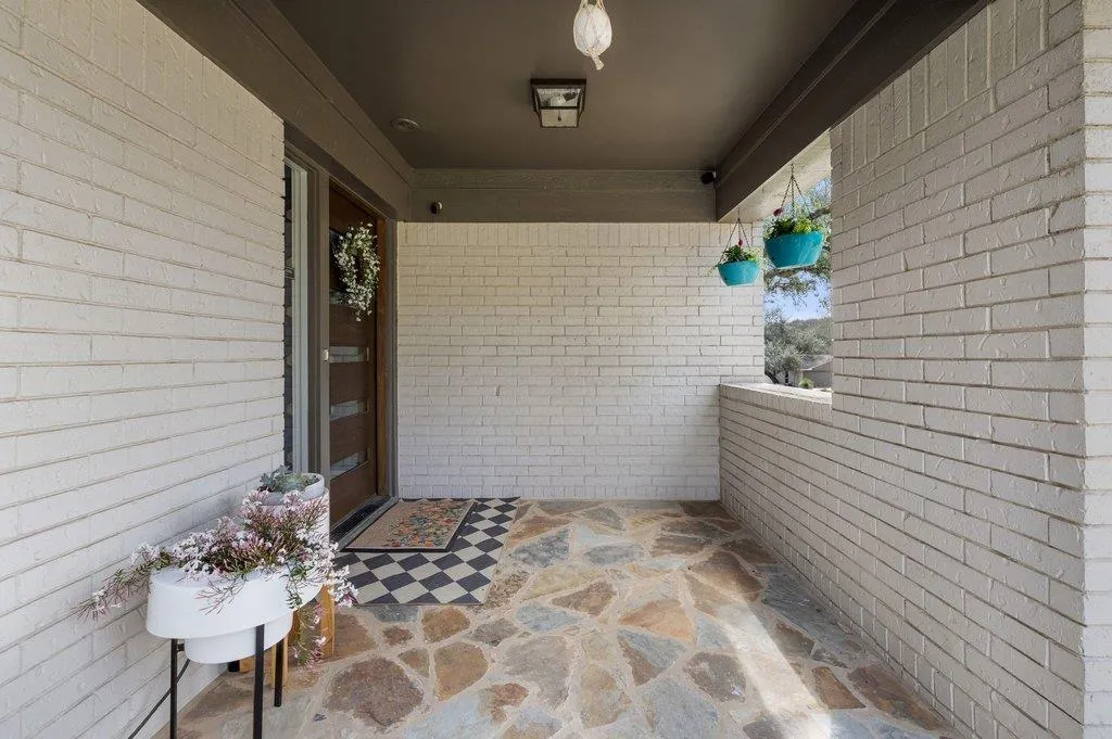 Photo 4 of 9421 SPRING HOLLOW DR