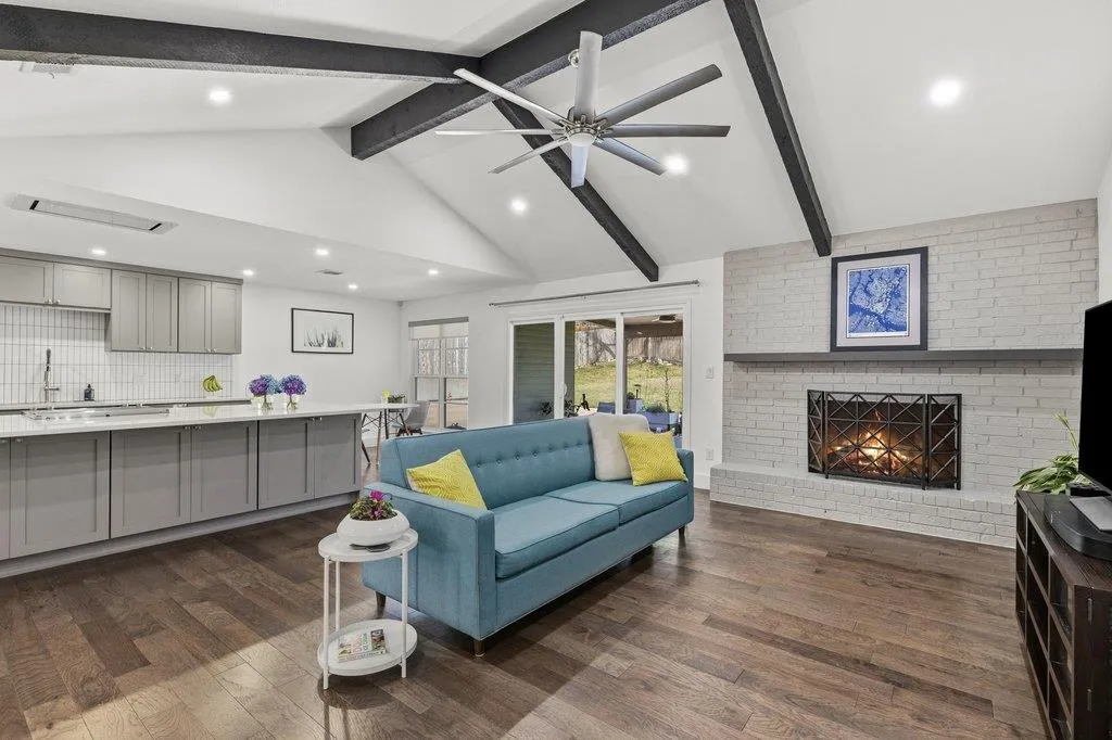 Photo 2 of 9421 SPRING HOLLOW DR
