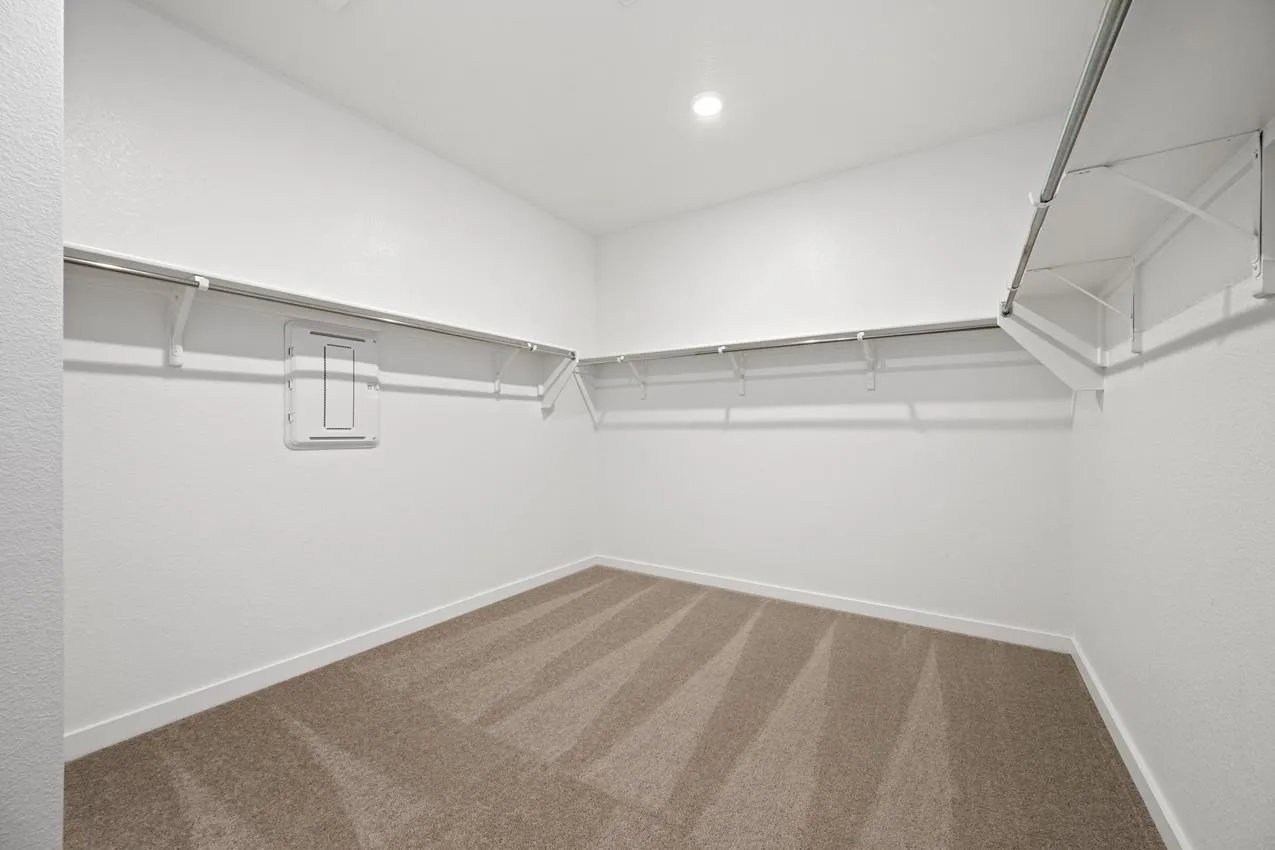 Photo 3 of 305 LUTTRELL LN