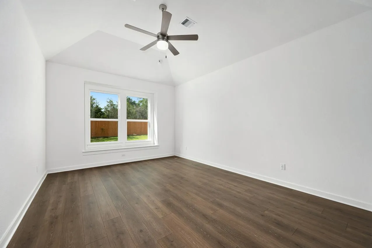 Photo 2 of 305 LUTTRELL LN