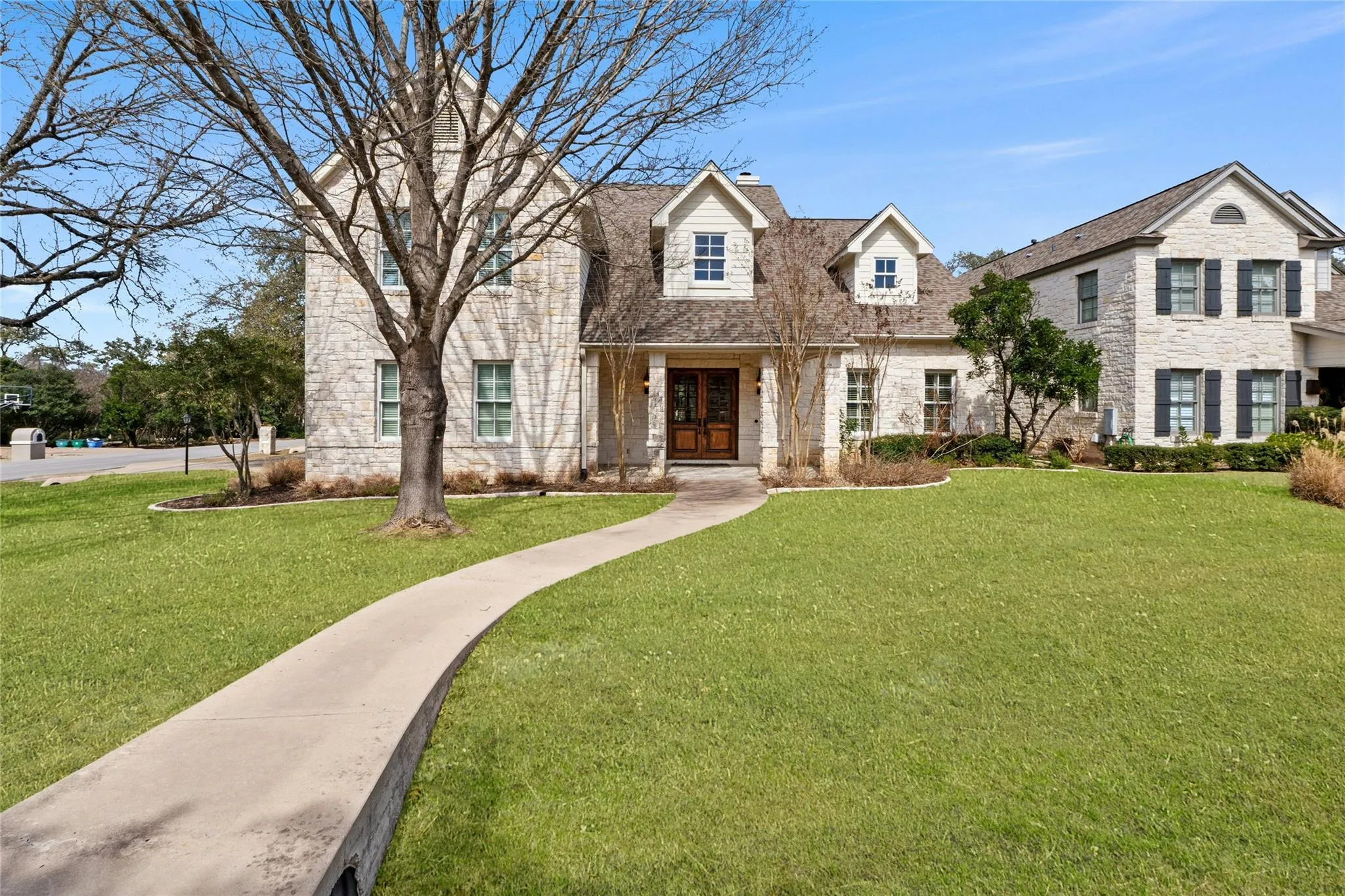 Photo 2 of 625 ROBIN DALE CT