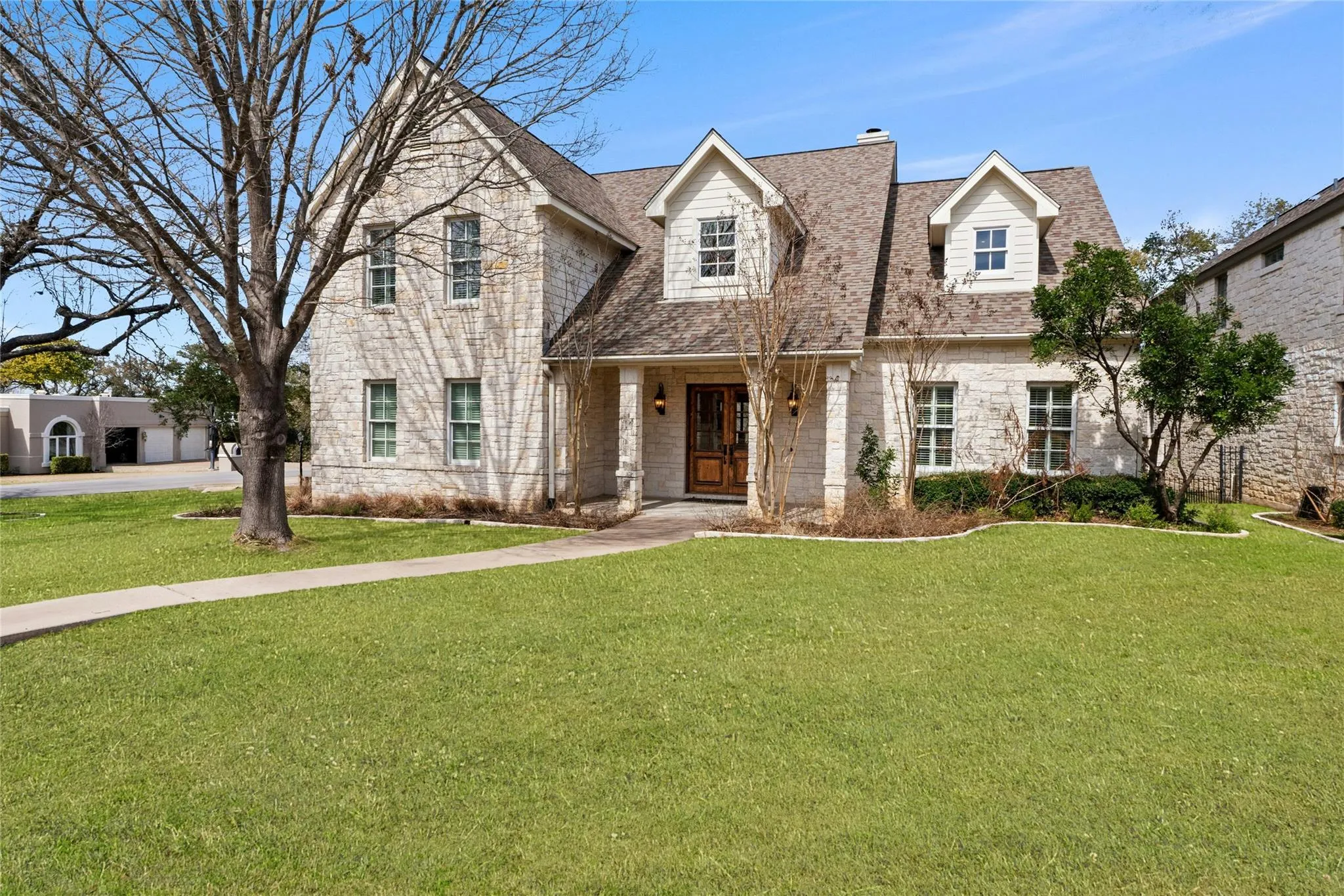 Photo 3 of 625 ROBIN DALE CT