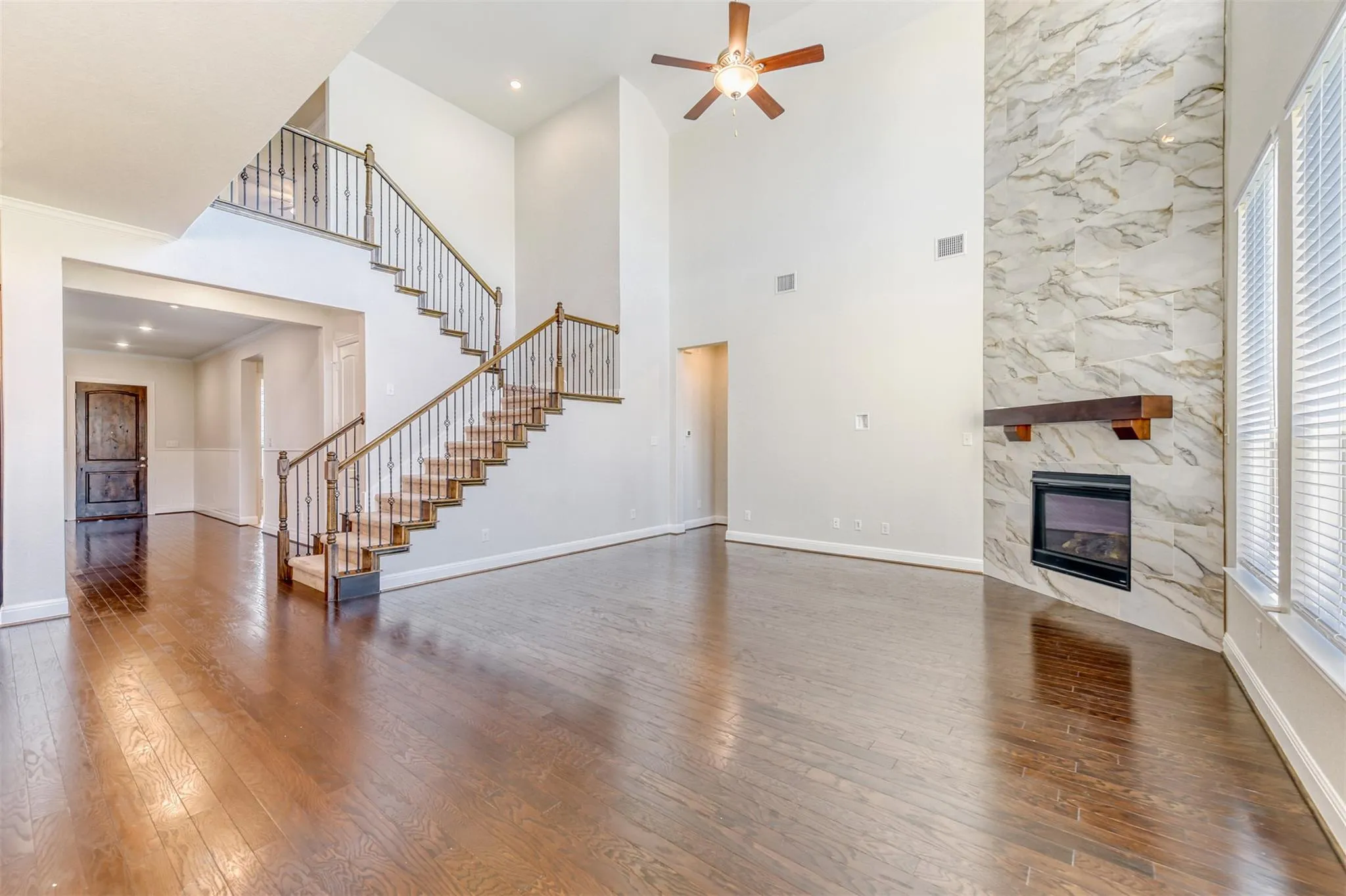 Photo 4 of 20528 WOODVINE AVE