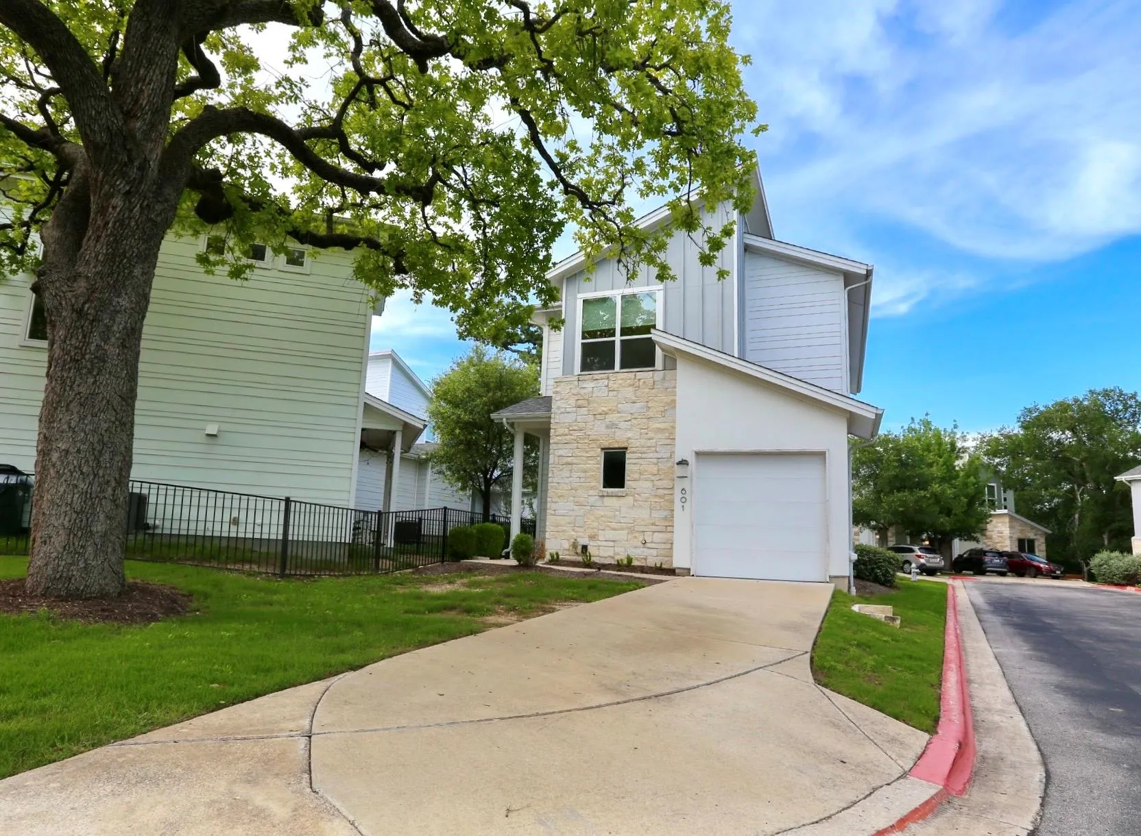 Photo 4 of 3108 E 51ST ST #601