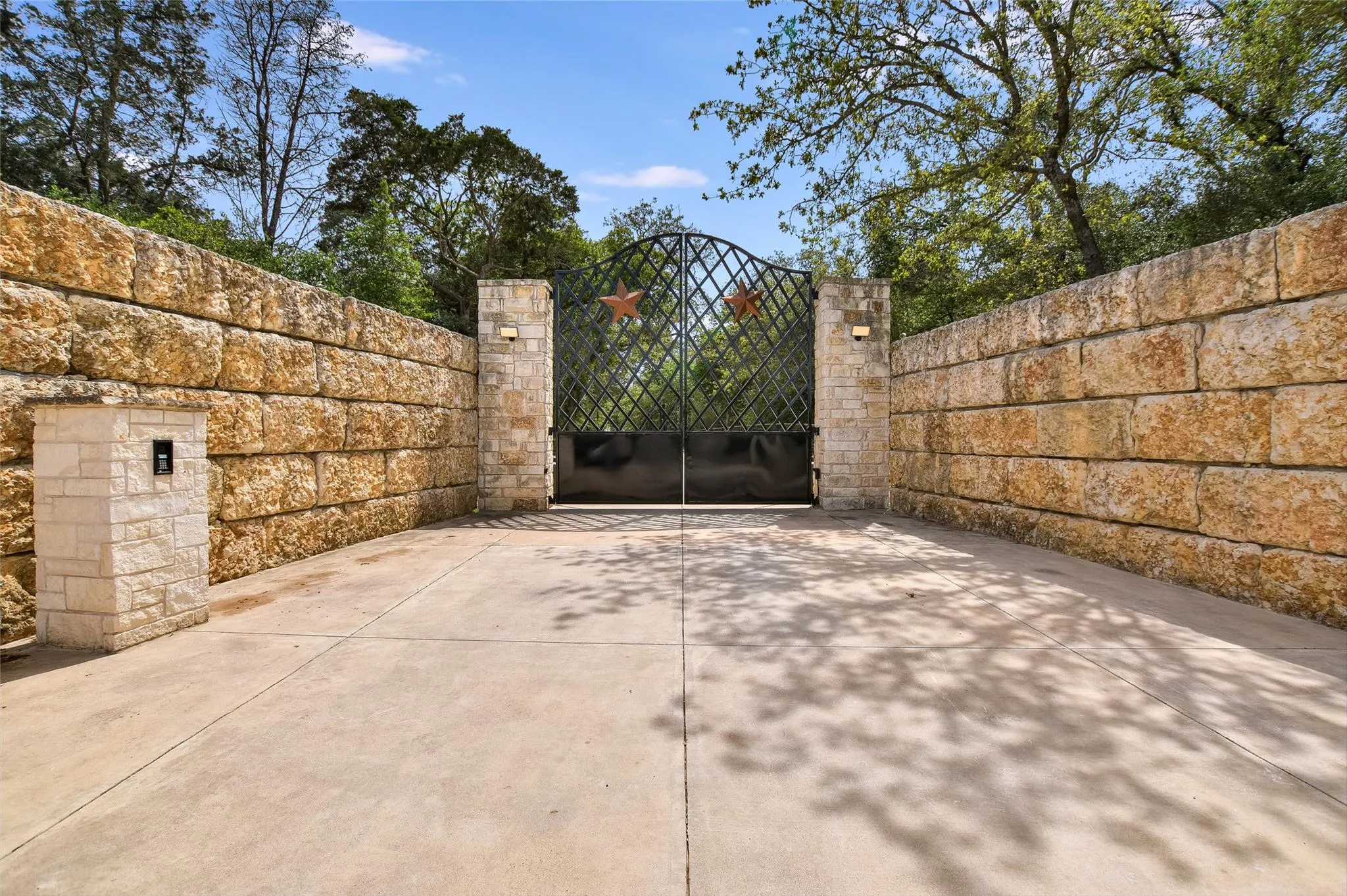 Photo of 2187 HIGHWAY 290 E, Mc Dade, TX, 78650
