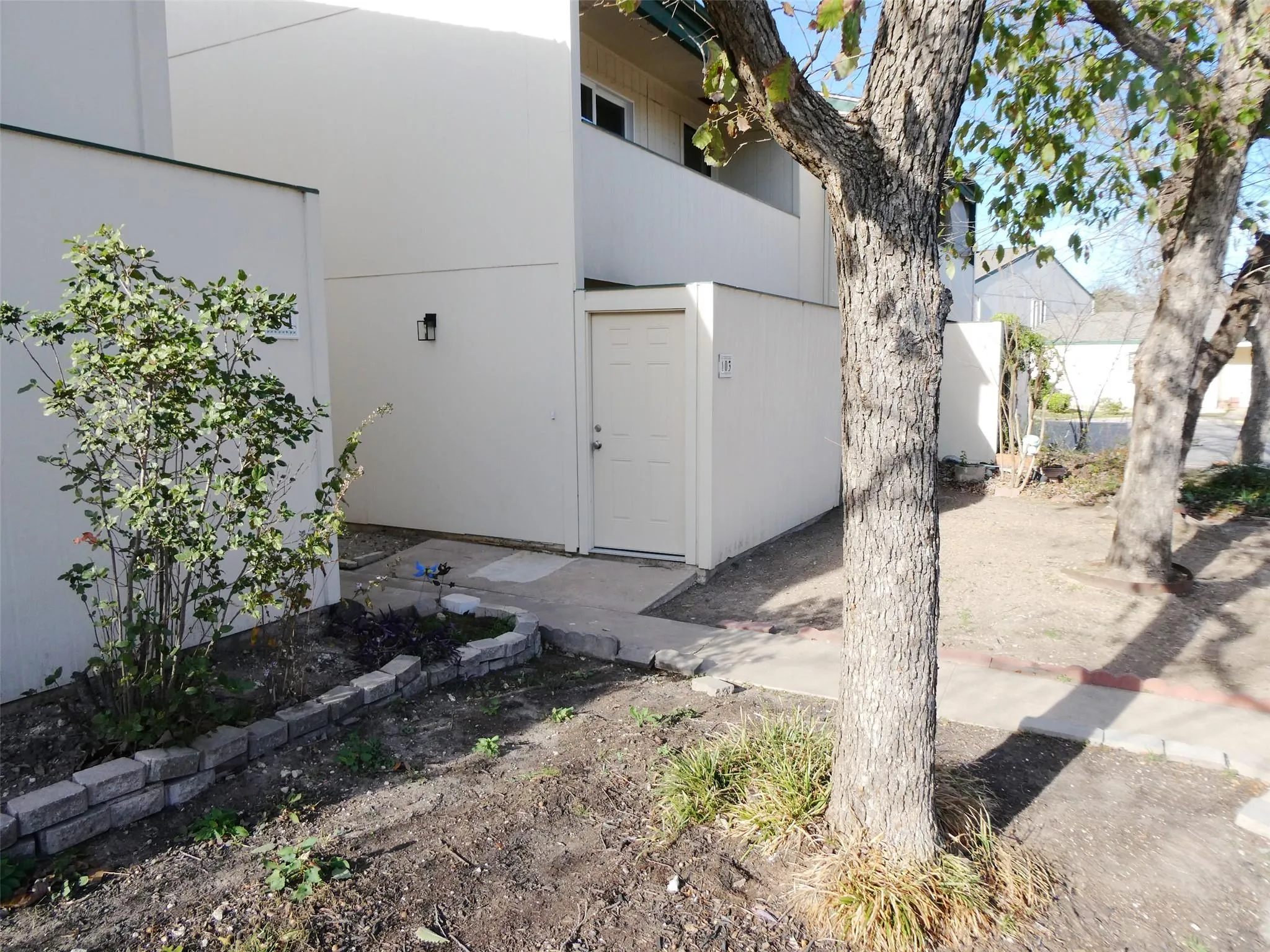 Photo 3 of 6718 SILVERMINE DR #103