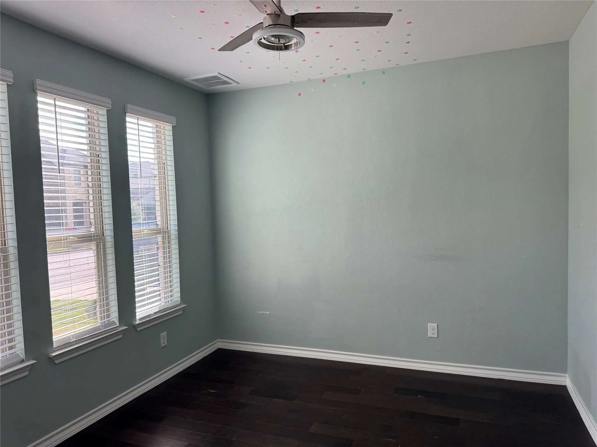Photo 3 of 333 CAPSTONE RD