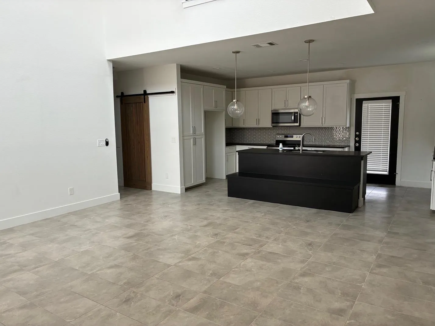 Photo 2 of 403 SUMMIT RIDGE DR N