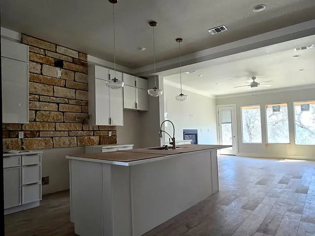 Photo 2 of 2425 BRUIN DR