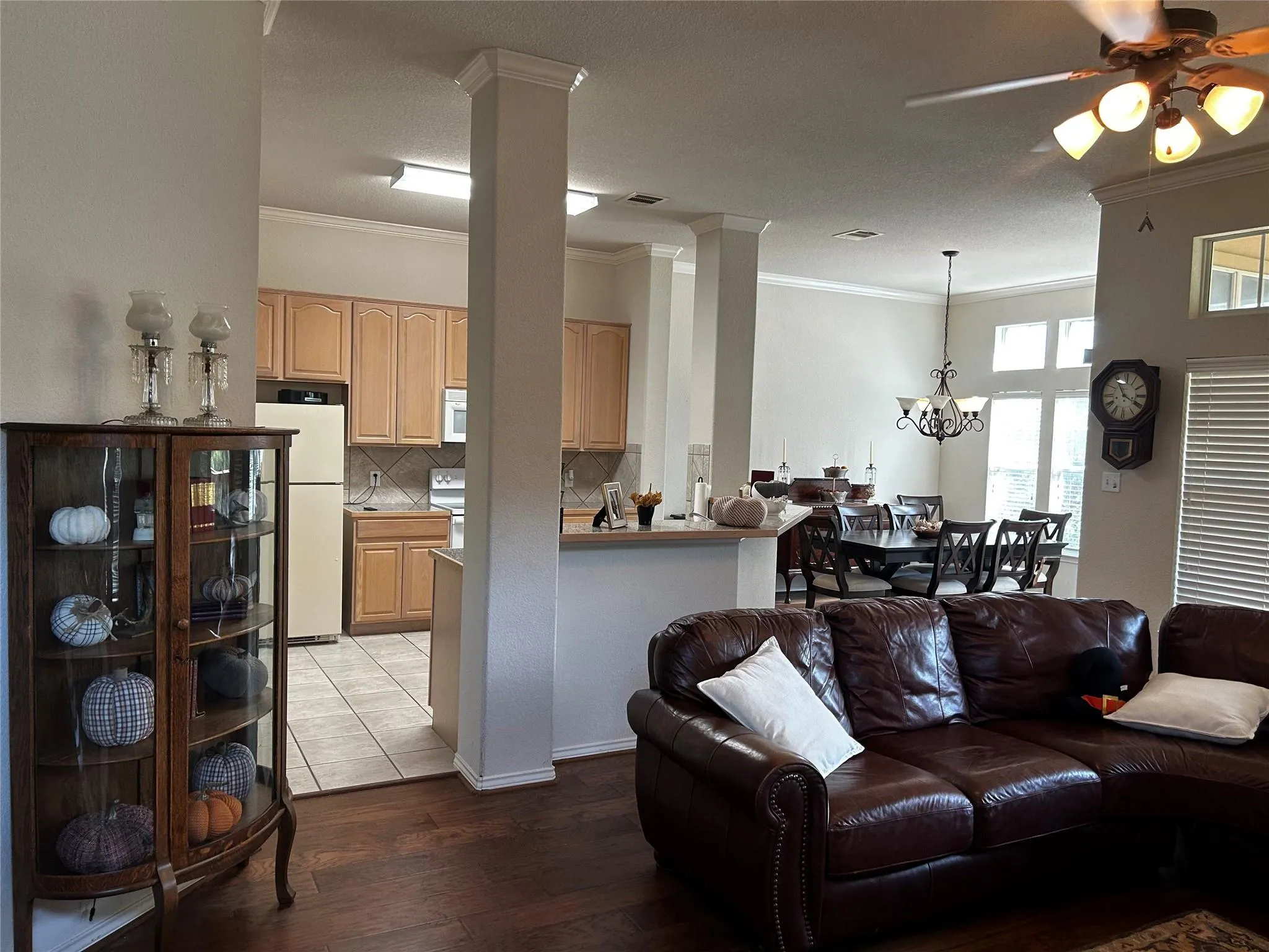 Photo 3 of 20945 WATERSIDE DR #23