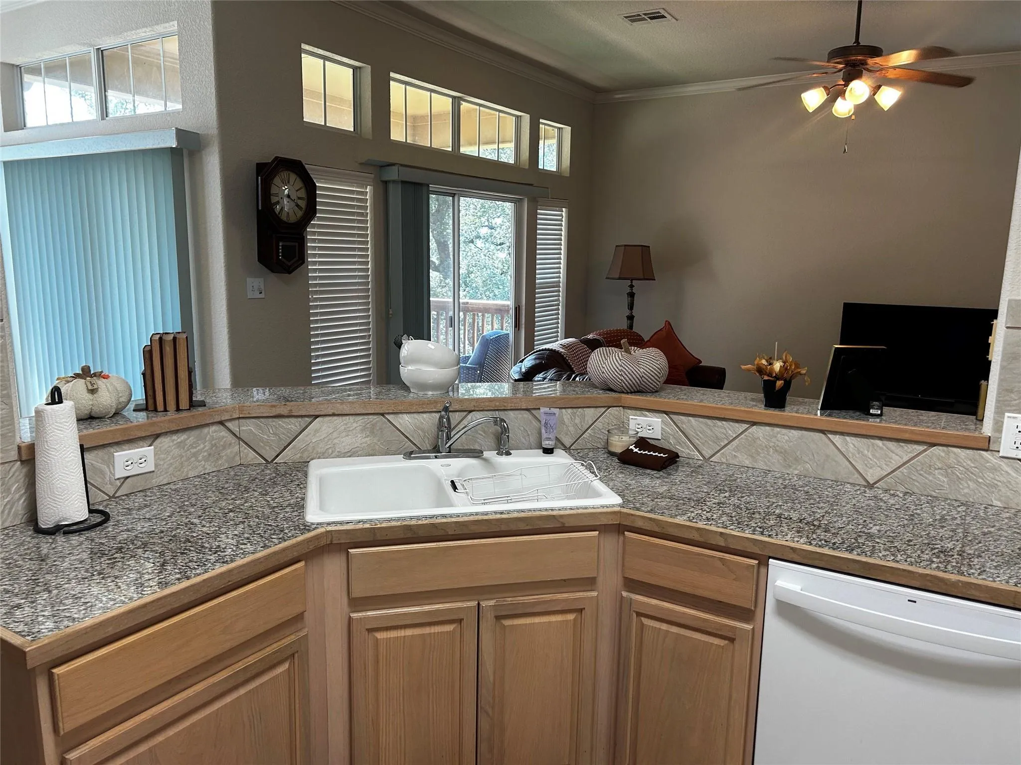 Photo 5 of 20945 WATERSIDE DR #23