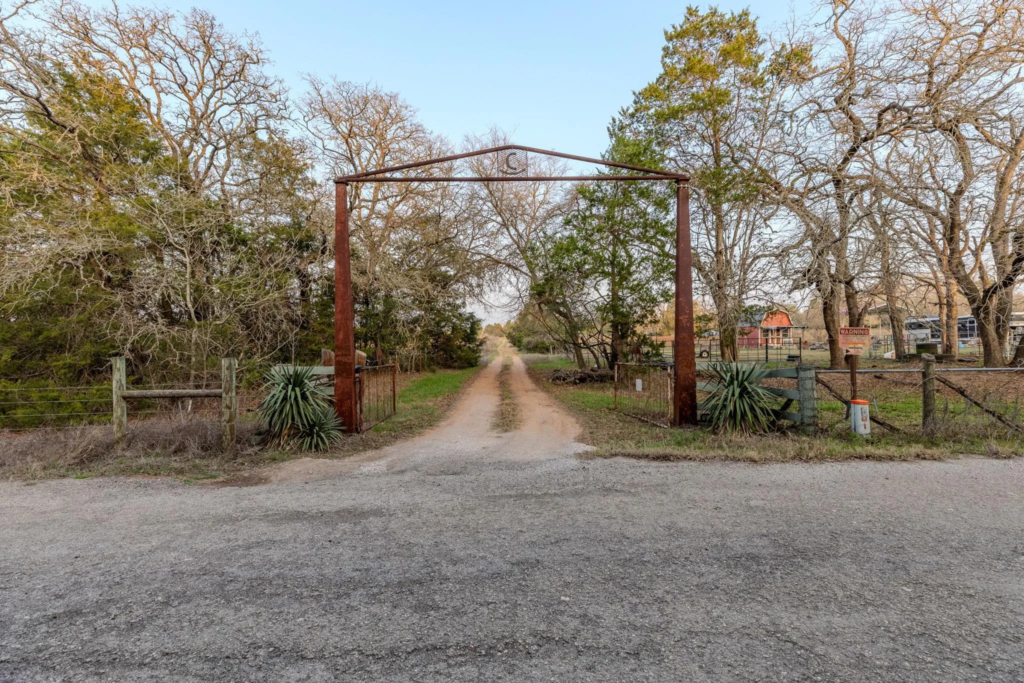 Photo of 171 SPLIT RAIL LN, Smithville, TX, 78957