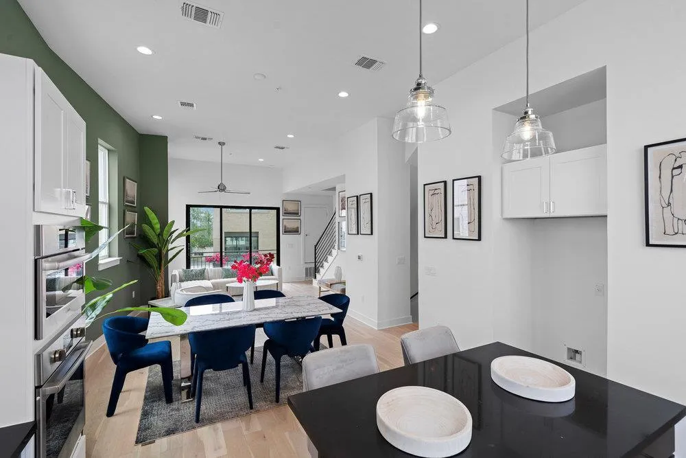 Photo 4 of 2805 MCCURDY ST #10