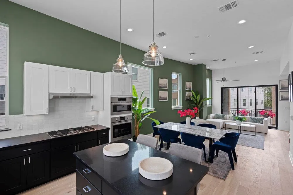 Photo 3 of 2805 MCCURDY ST #10