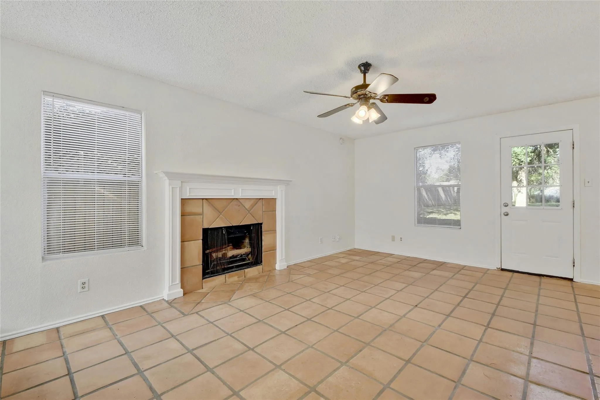 Photo 5 of 6102 PARKWOOD DR