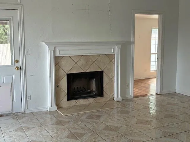 Photo 2 of 16507 EDGEMERE DR