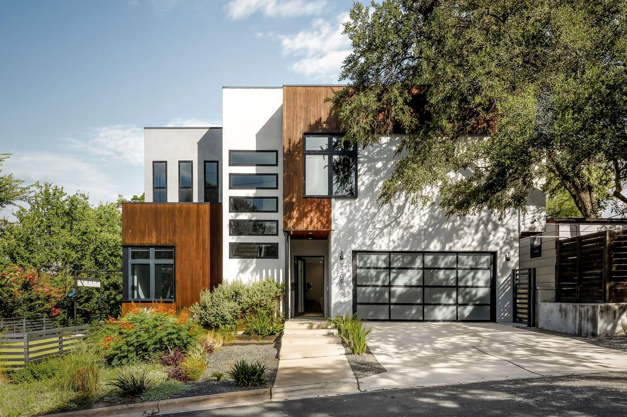 Photo of 2200 DE VERNE ST, Austin, 78704