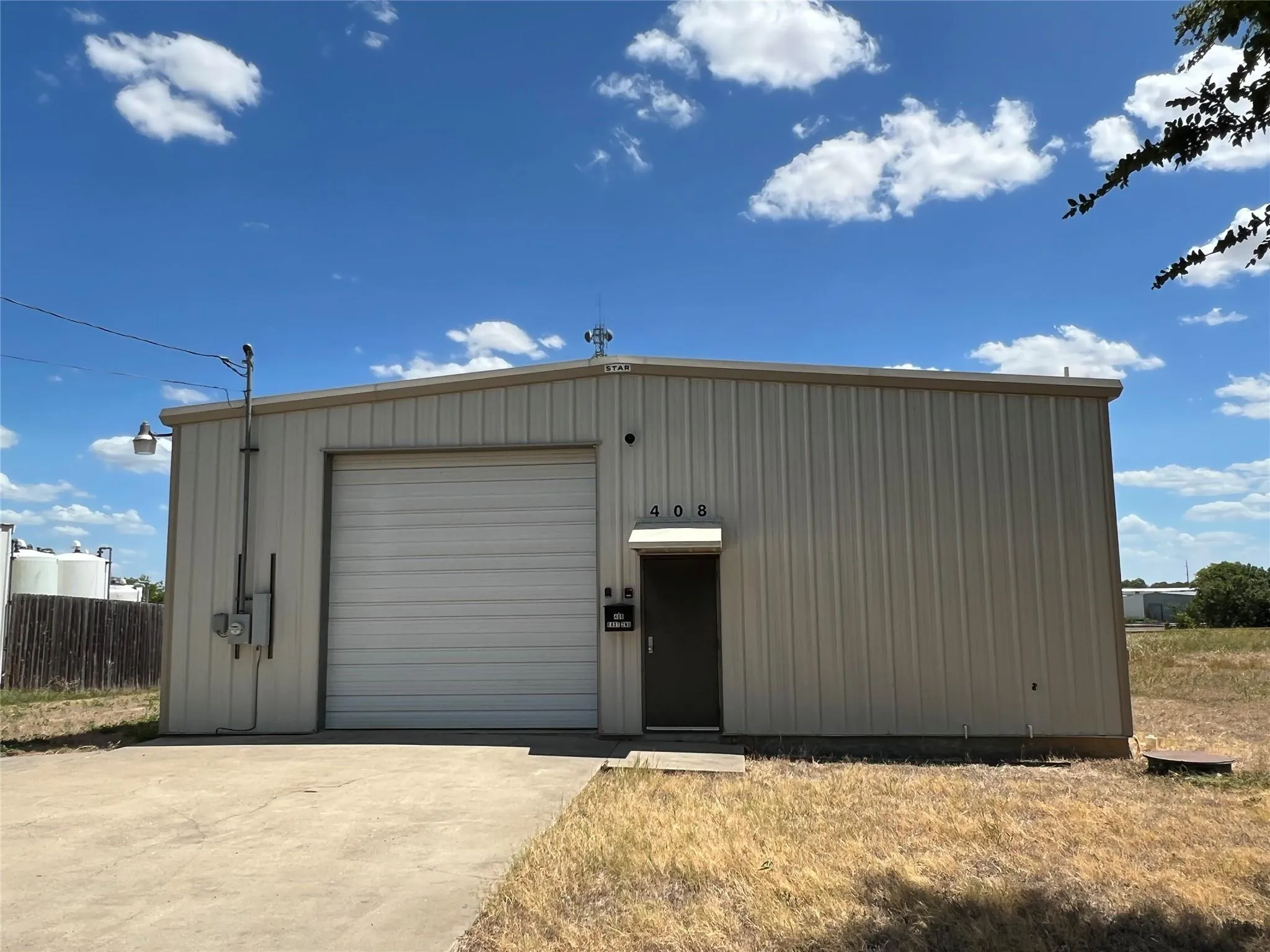 Photo of 408 E 2ND ST, Taylor, TX, 76574