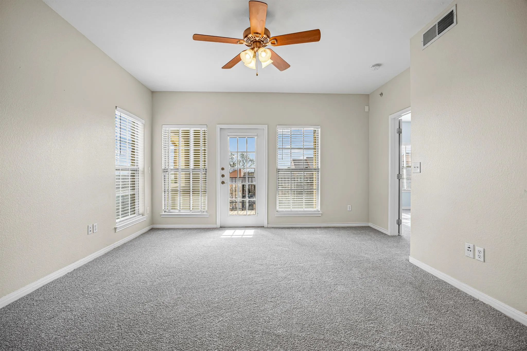 Photo 2 of 6810 DEATONHILL DR #1100