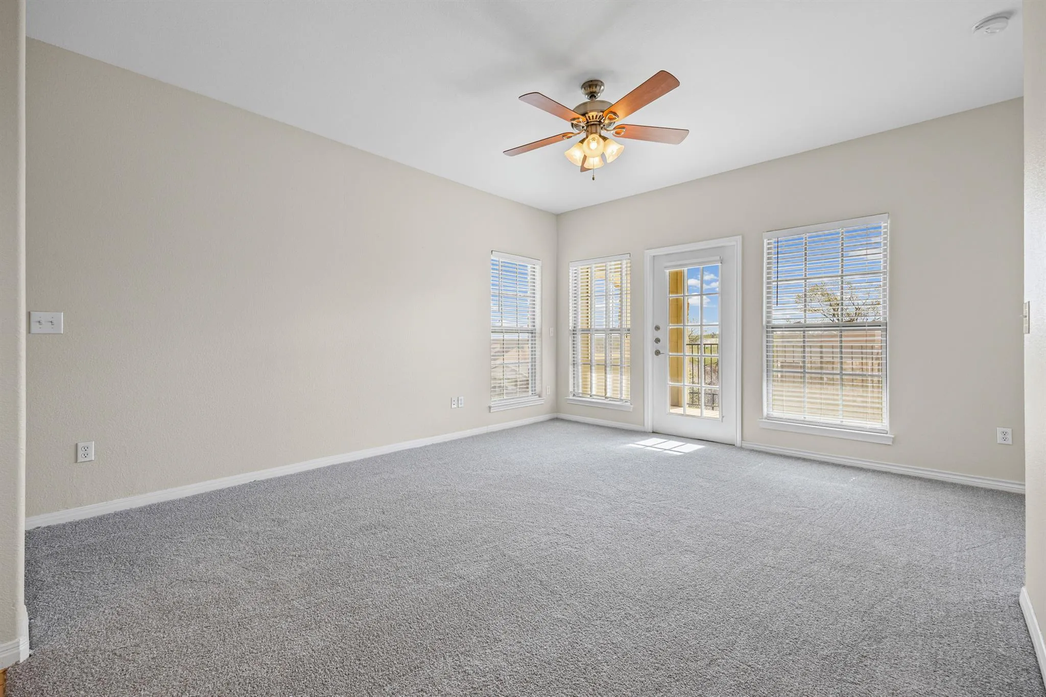 Photo 3 of 6810 DEATONHILL DR #1100