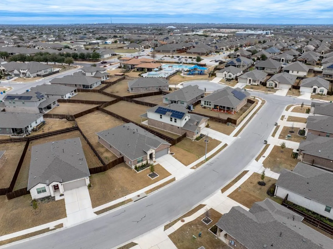 Photo 5 of 18008 NEPI DR