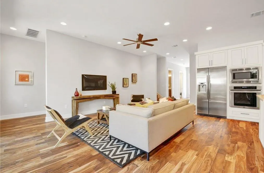 Photo 5 of 1208 KINNEY AVE