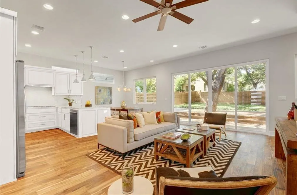 Photo 3 of 1208 KINNEY AVE