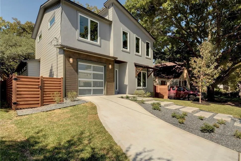 Photo 2 of 1208 KINNEY AVE