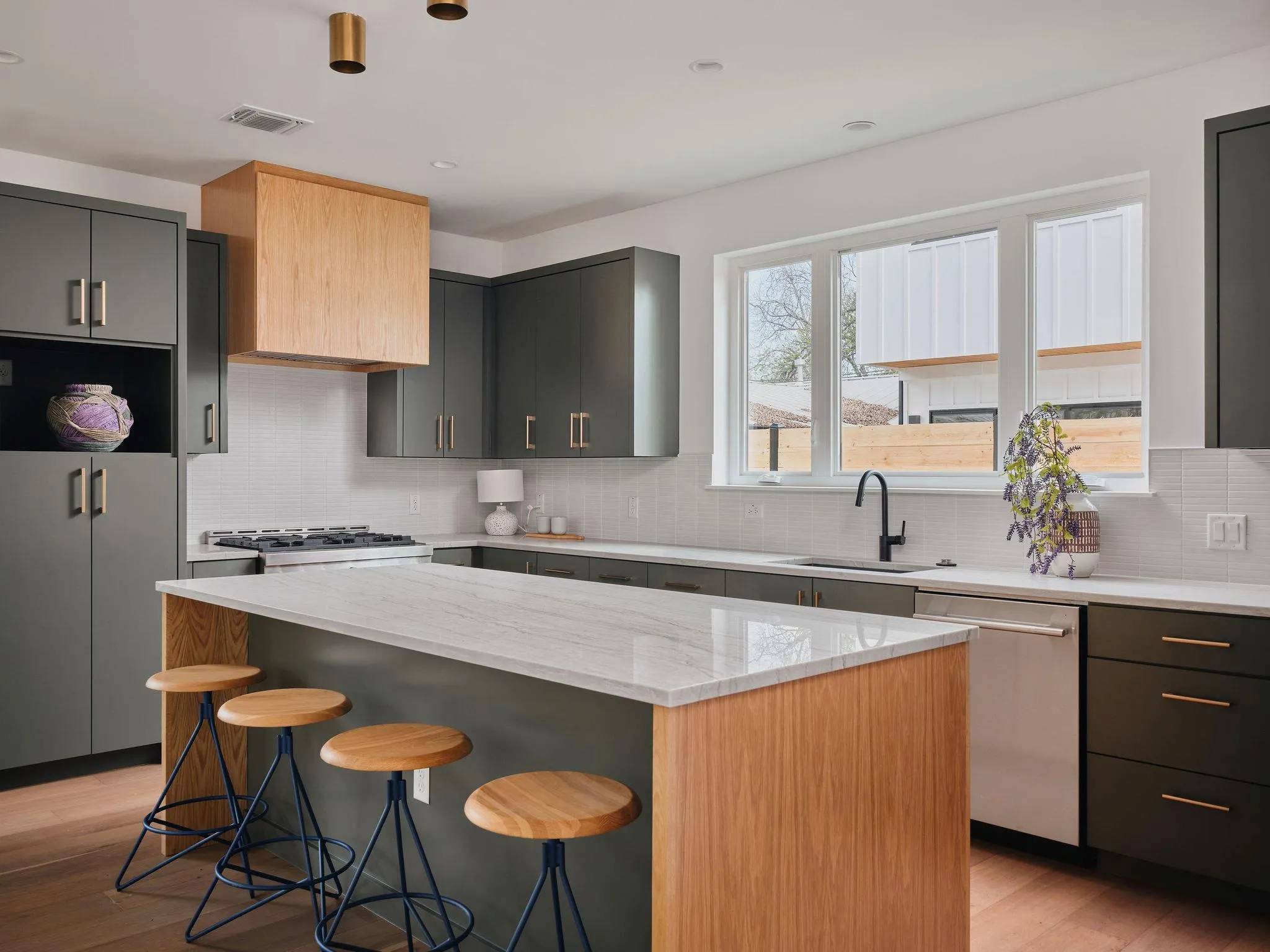 Photo 2 of 3019 GARWOOD ST #2