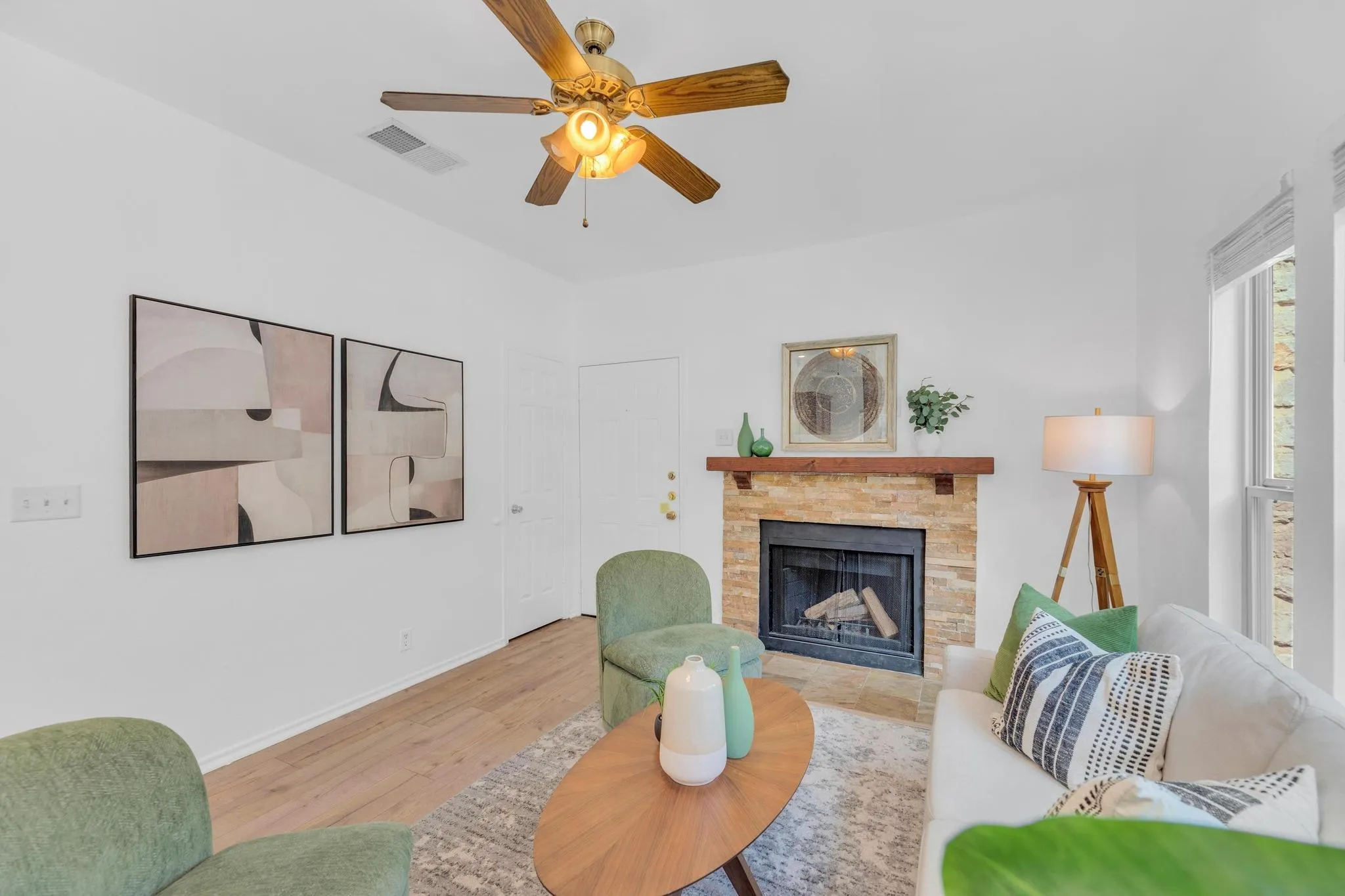 Photo 5 of 2414 LONGVIEW ST #101