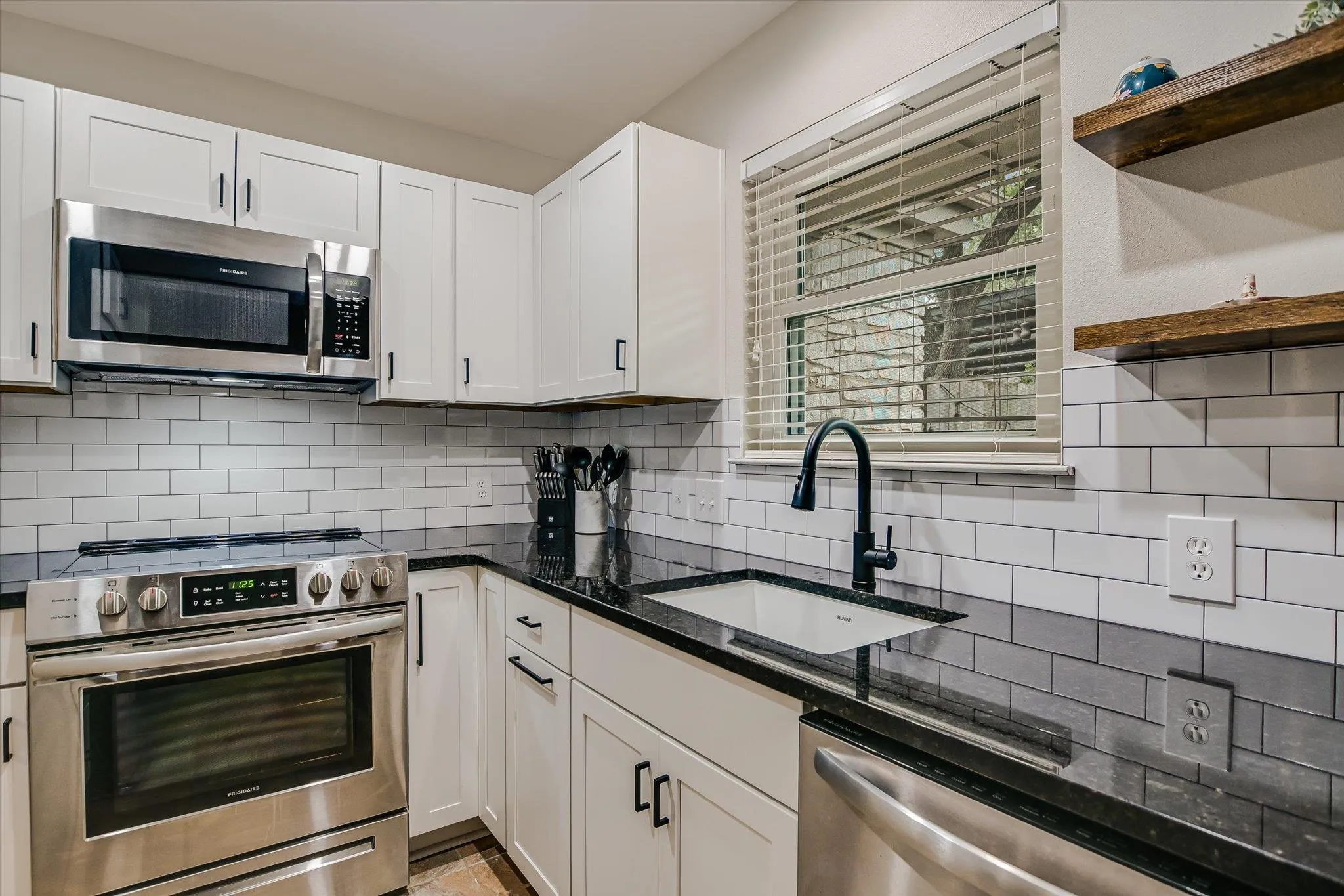 Photo 3 of 9226 JOLLYVILLE RD #122