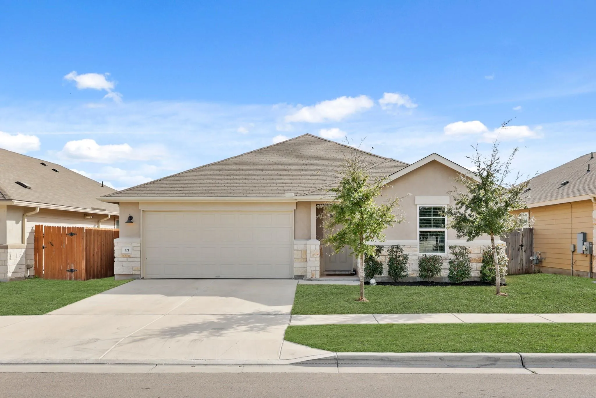 Photo 2 of 321 DURANGO DOWNS DR