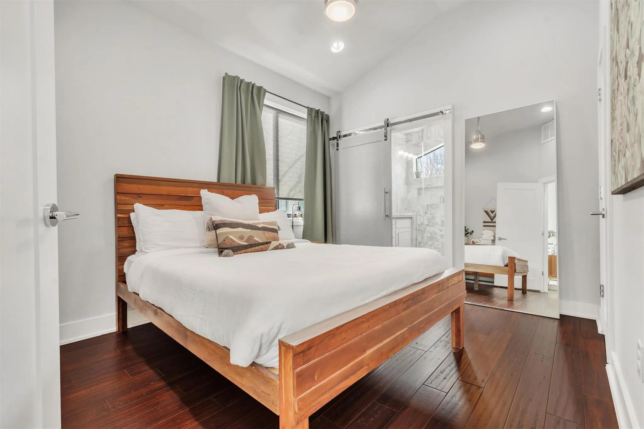 Photo 4 of 2706 ZARAGOSA ST #2