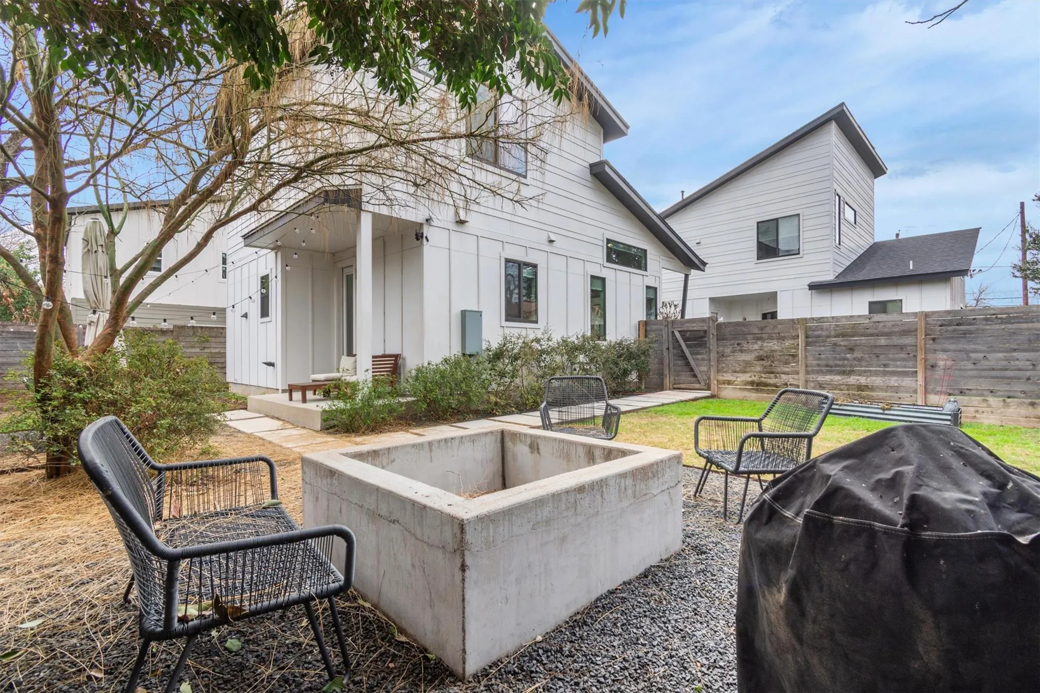 Photo 5 of 2706 ZARAGOSA ST #2