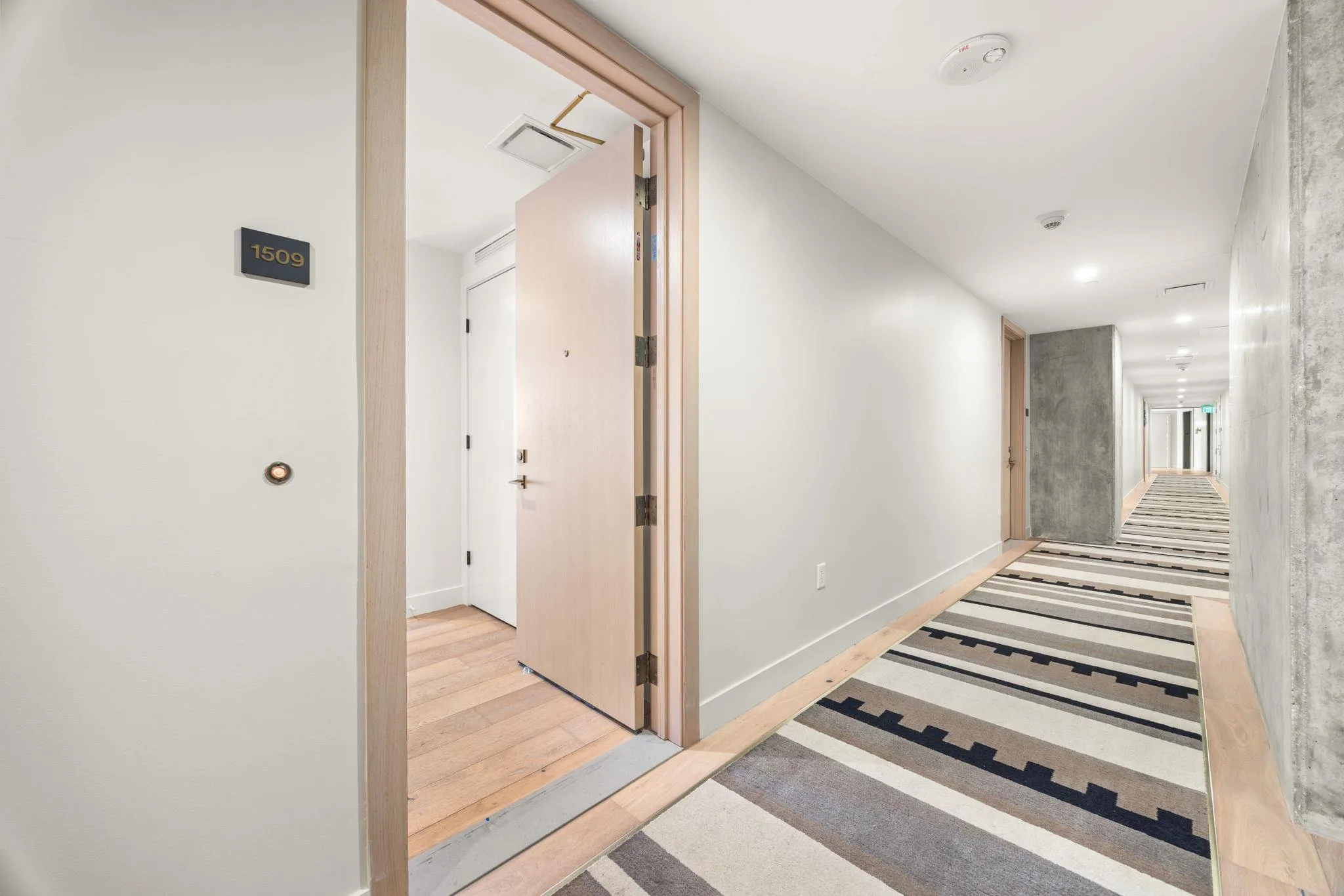 Photo 2 of 70 RAINEY ST #1509